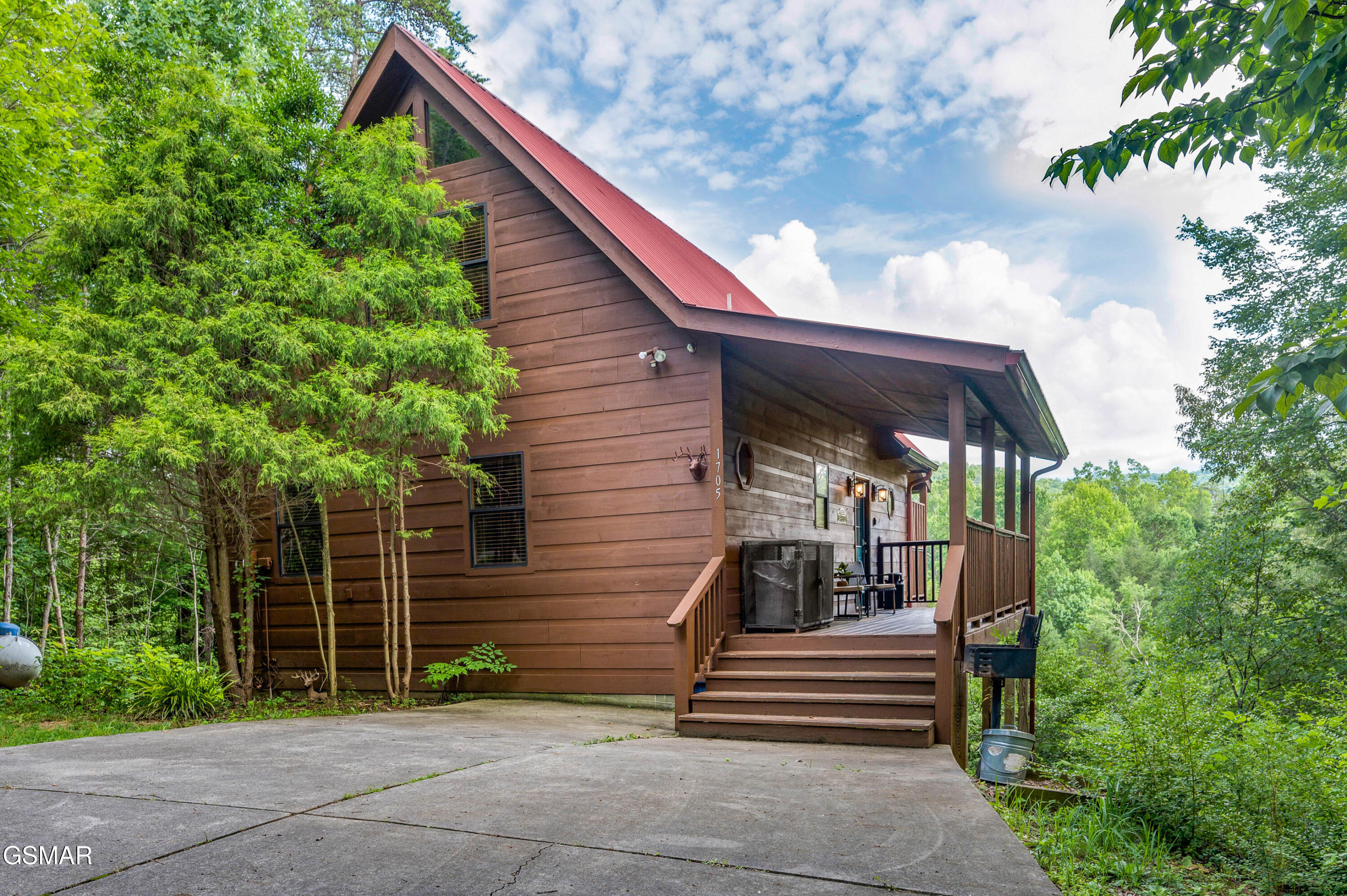 1705 Quail Hollow Way Sevierville TN 37876