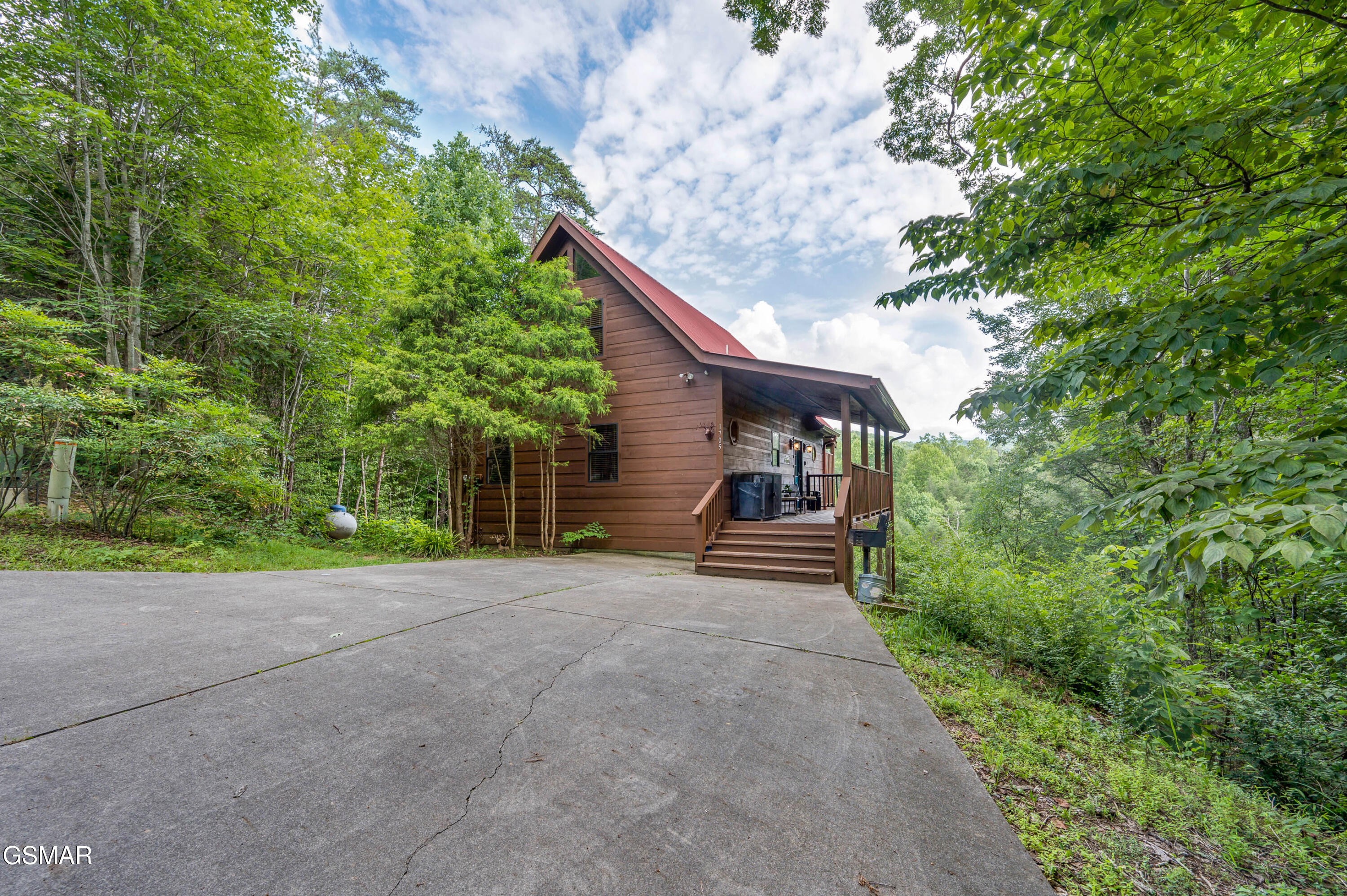 1705 Quail Hollow Way Sevierville TN 37876