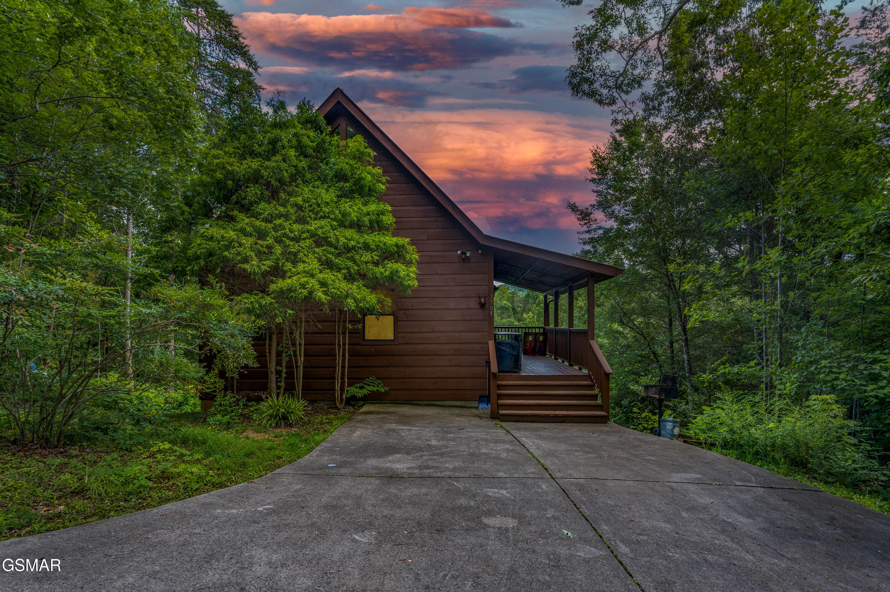 1705 Quail Hollow Way Sevierville TN 37876