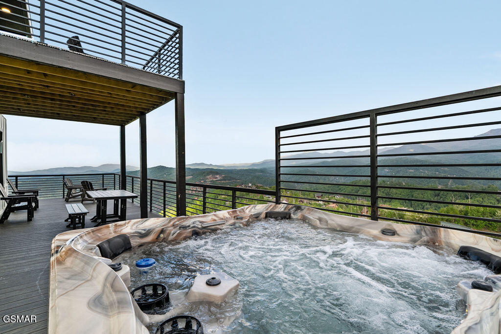 922 Piney Butt Way Gatlinburg TN 37738