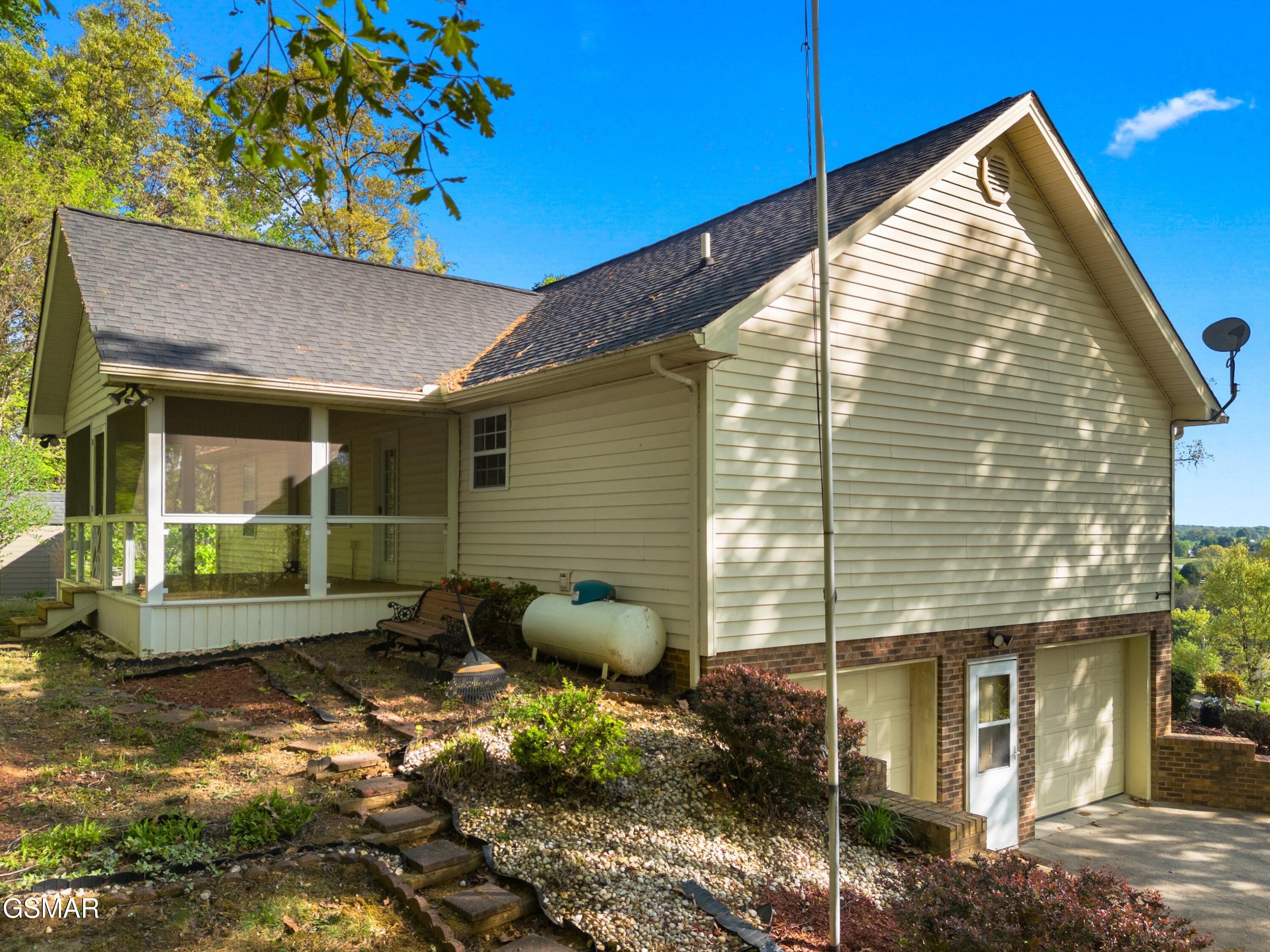 833 Thomas Farms Drive Jefferson City TN 37760