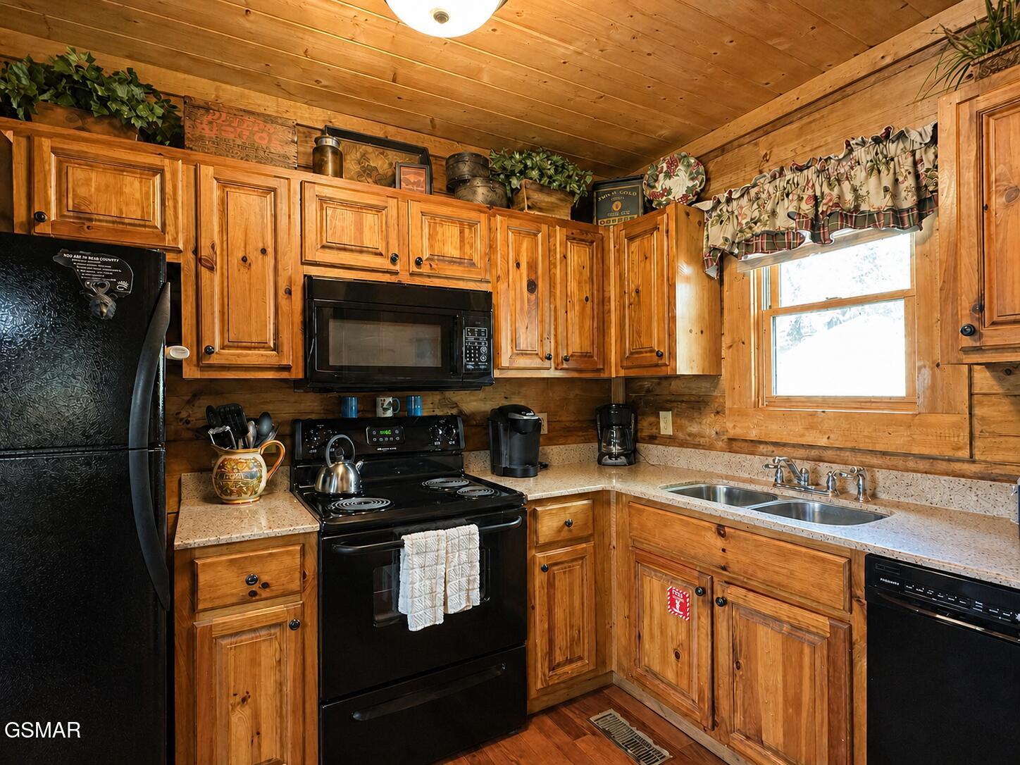1619 J E D Trail Sevierville TN 37862