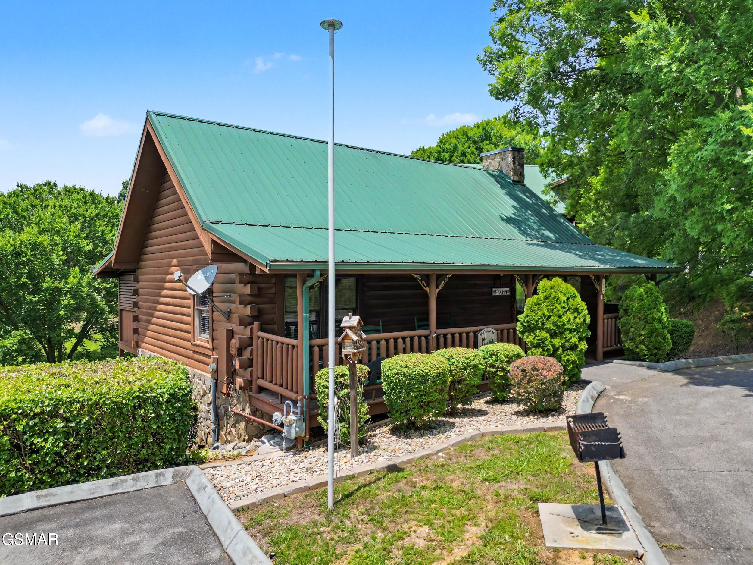 1629 Little Cabin Loop Sevierville TN 37862