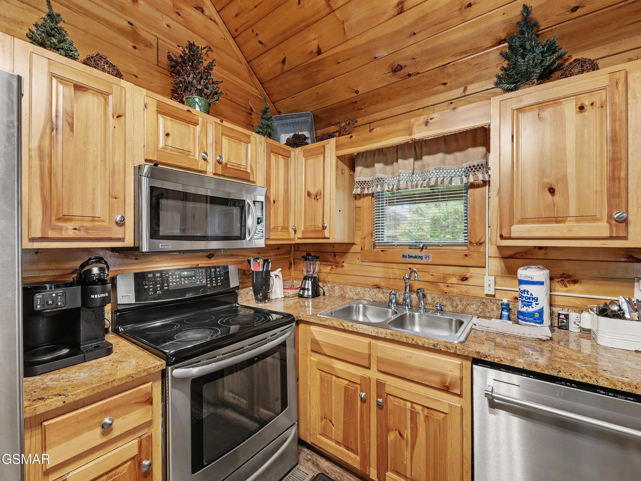 1629 Little Cabin Loop Sevierville TN 37862