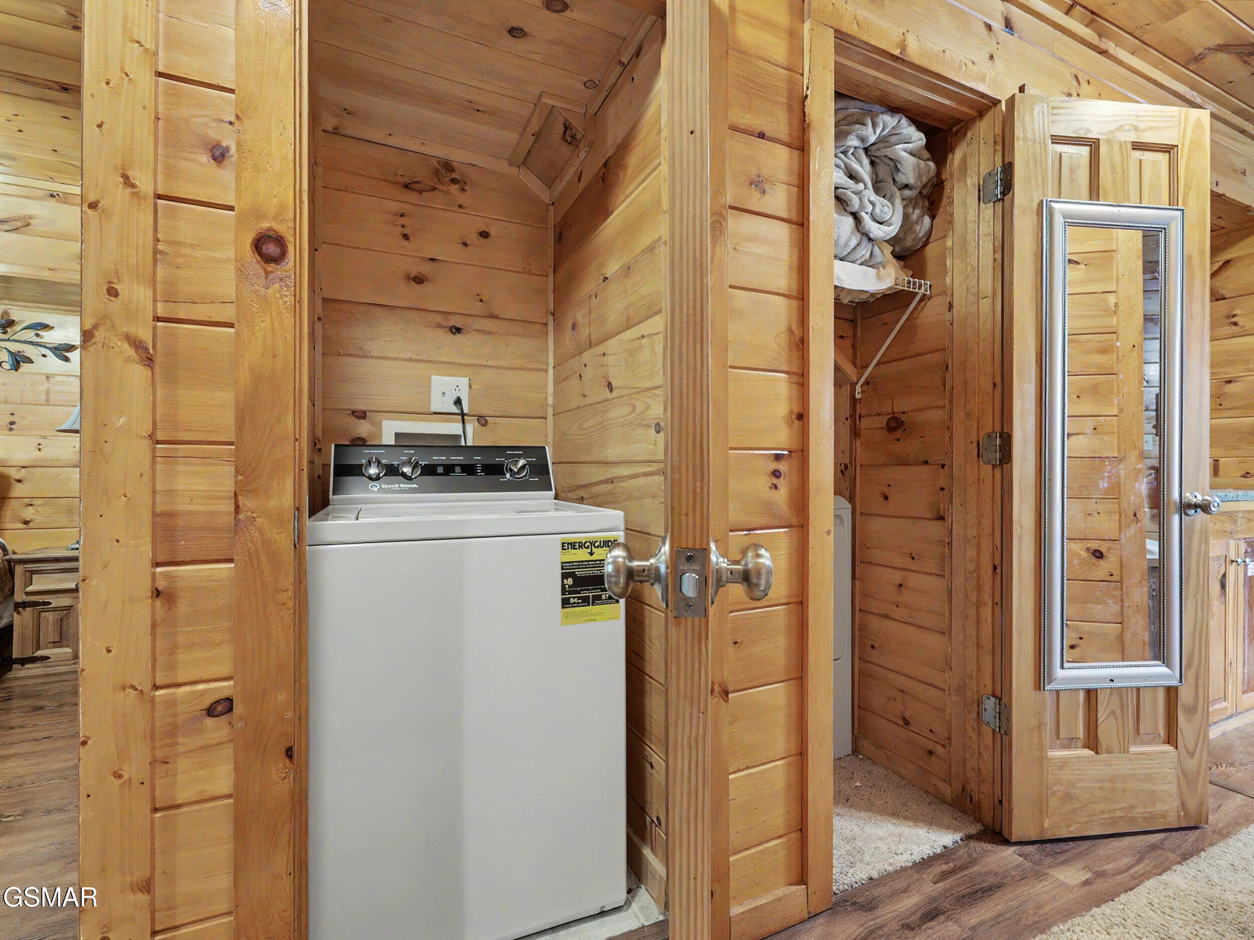 1629 Little Cabin Loop Sevierville TN 37862
