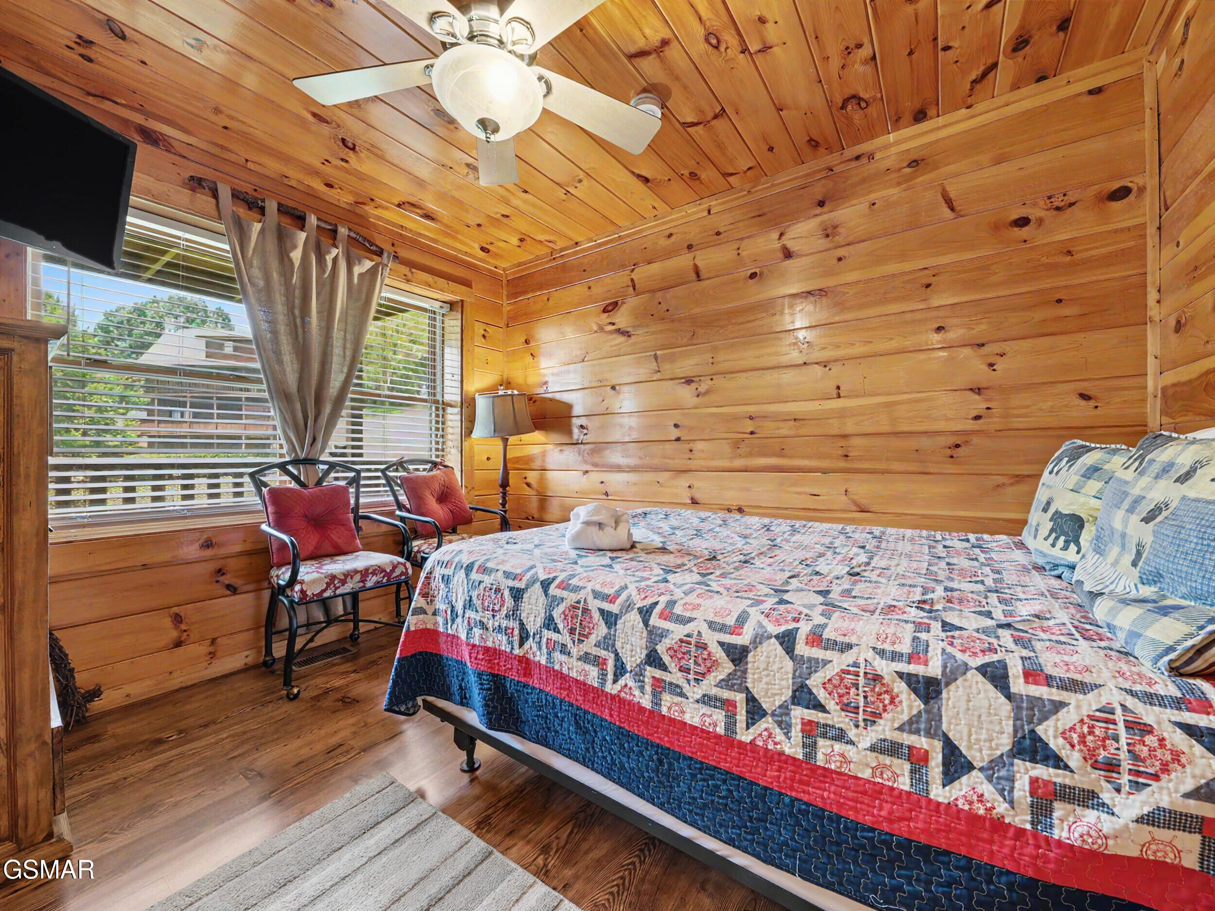 1629 Little Cabin Loop Sevierville TN 37862