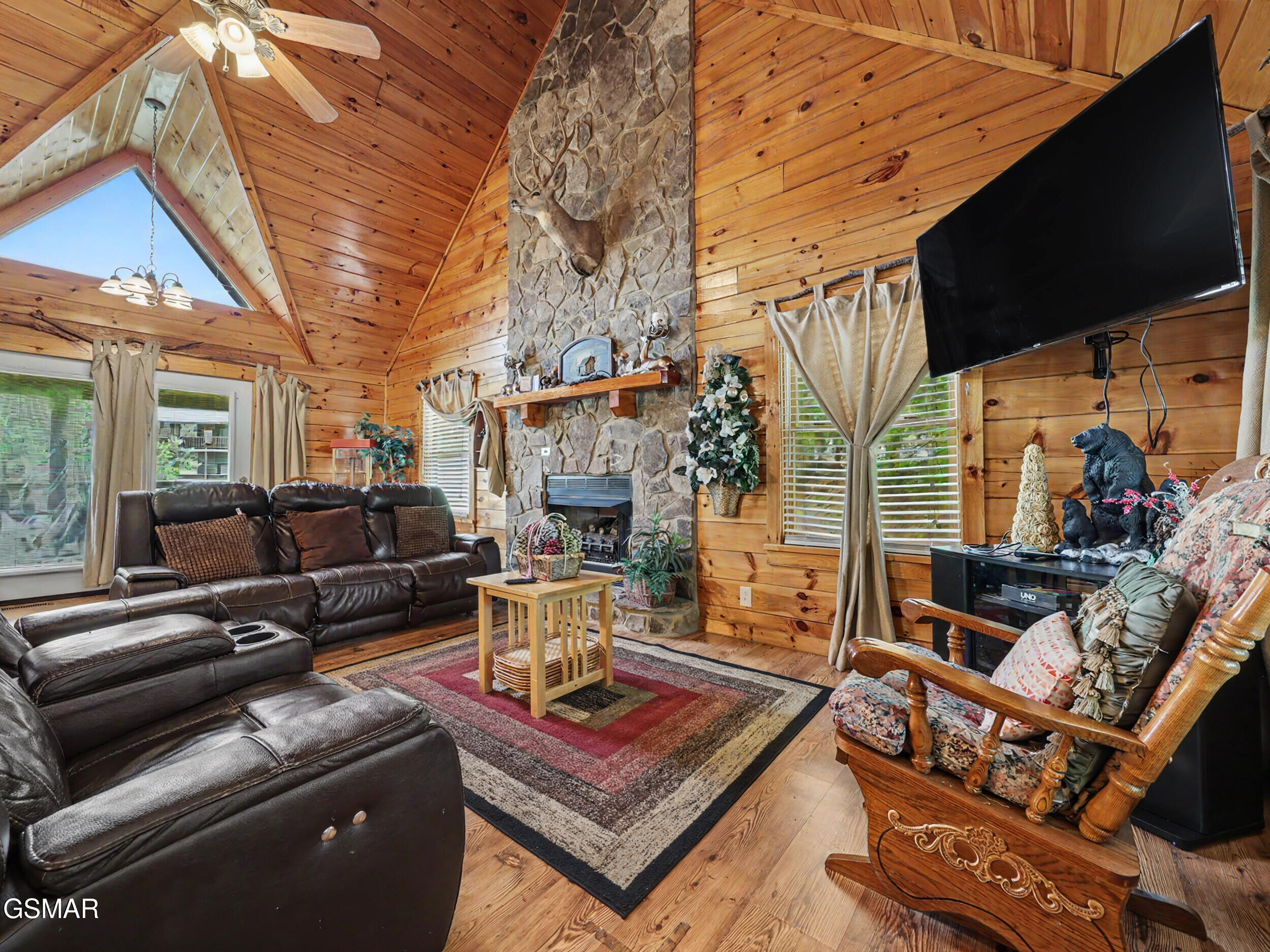 1629 Little Cabin Loop Sevierville TN 37862