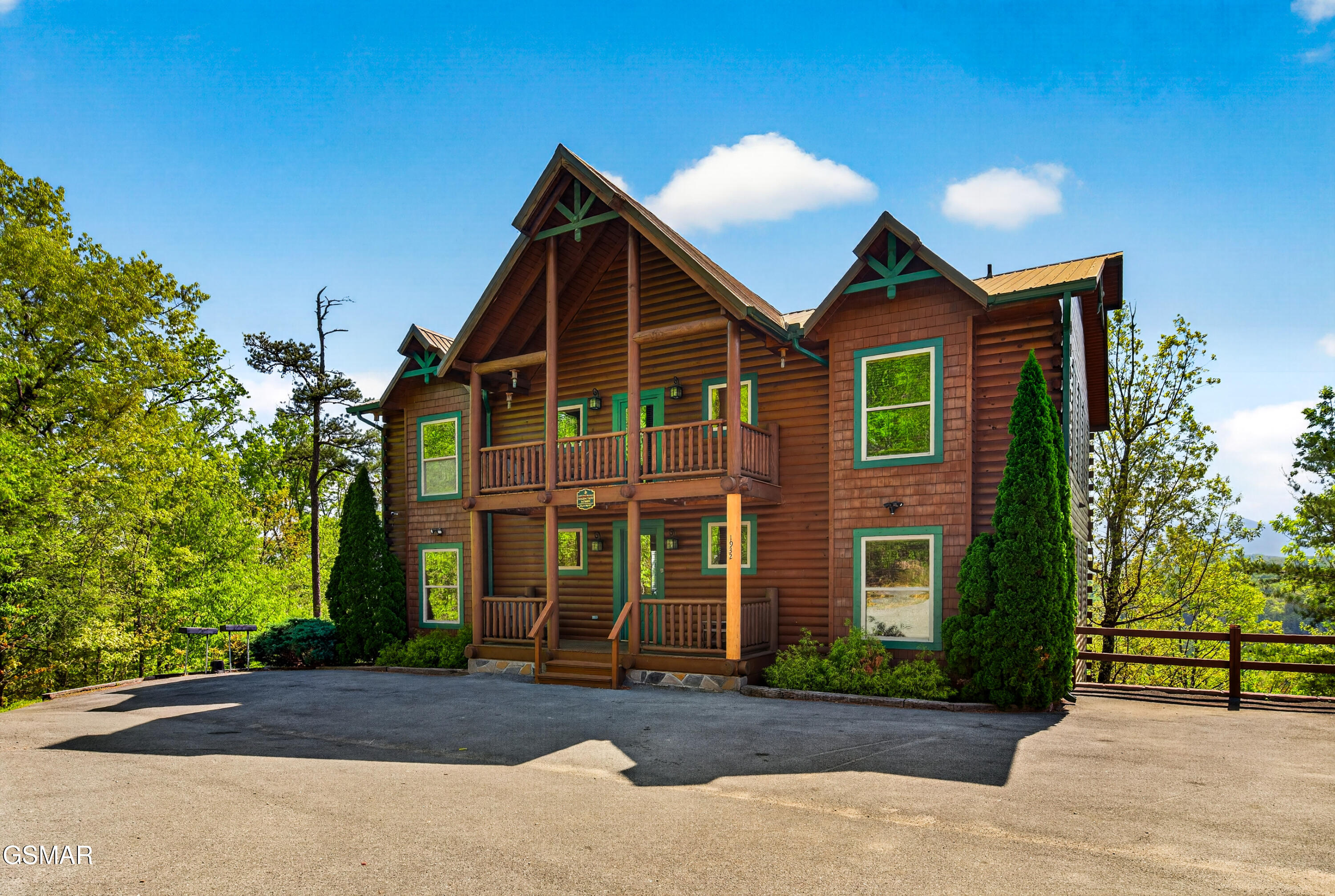 1932 Thistle Thorn Trail Sevierville TN 37876
