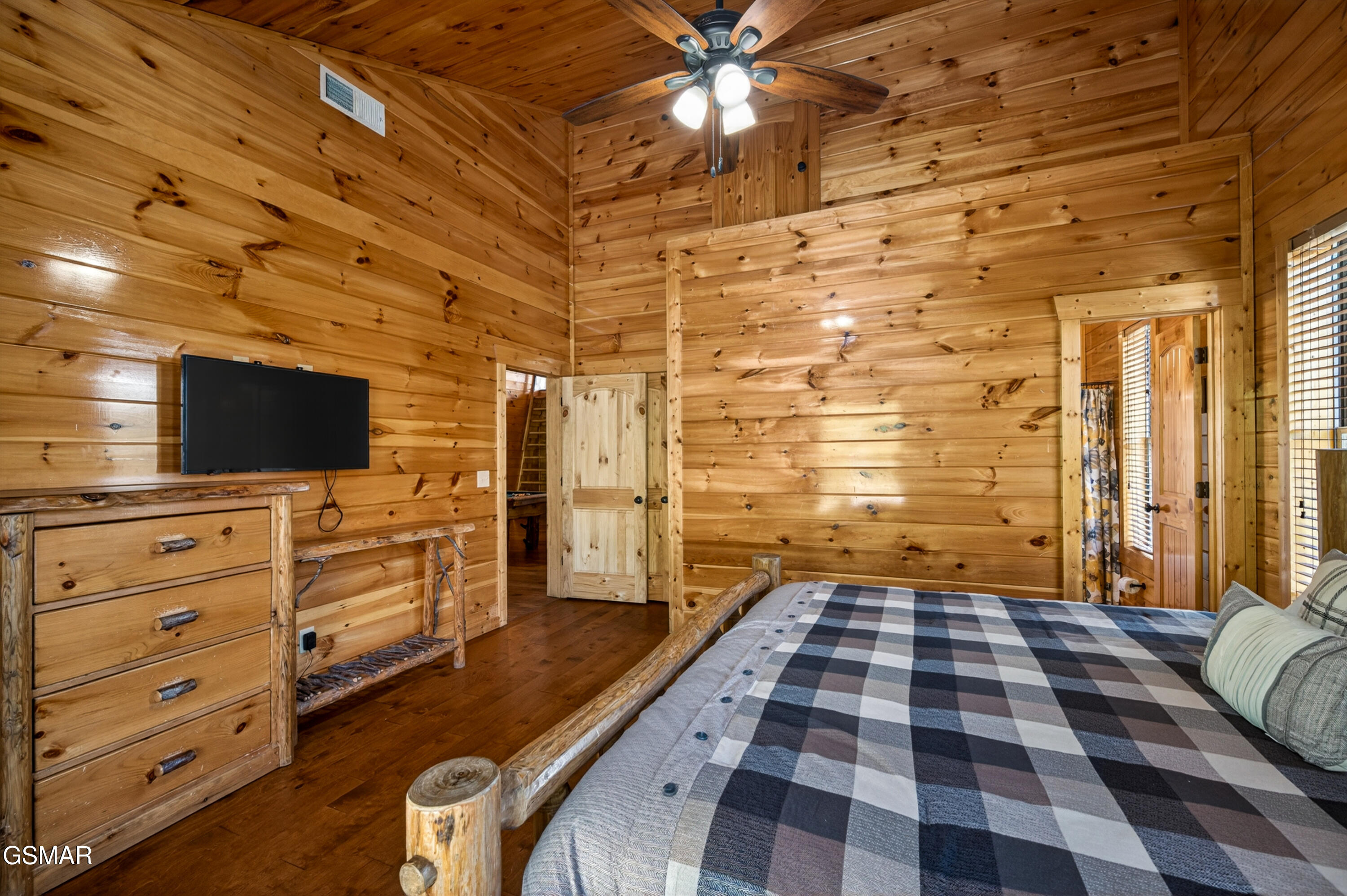 1932 Thistle Thorn Trail Sevierville TN 37876