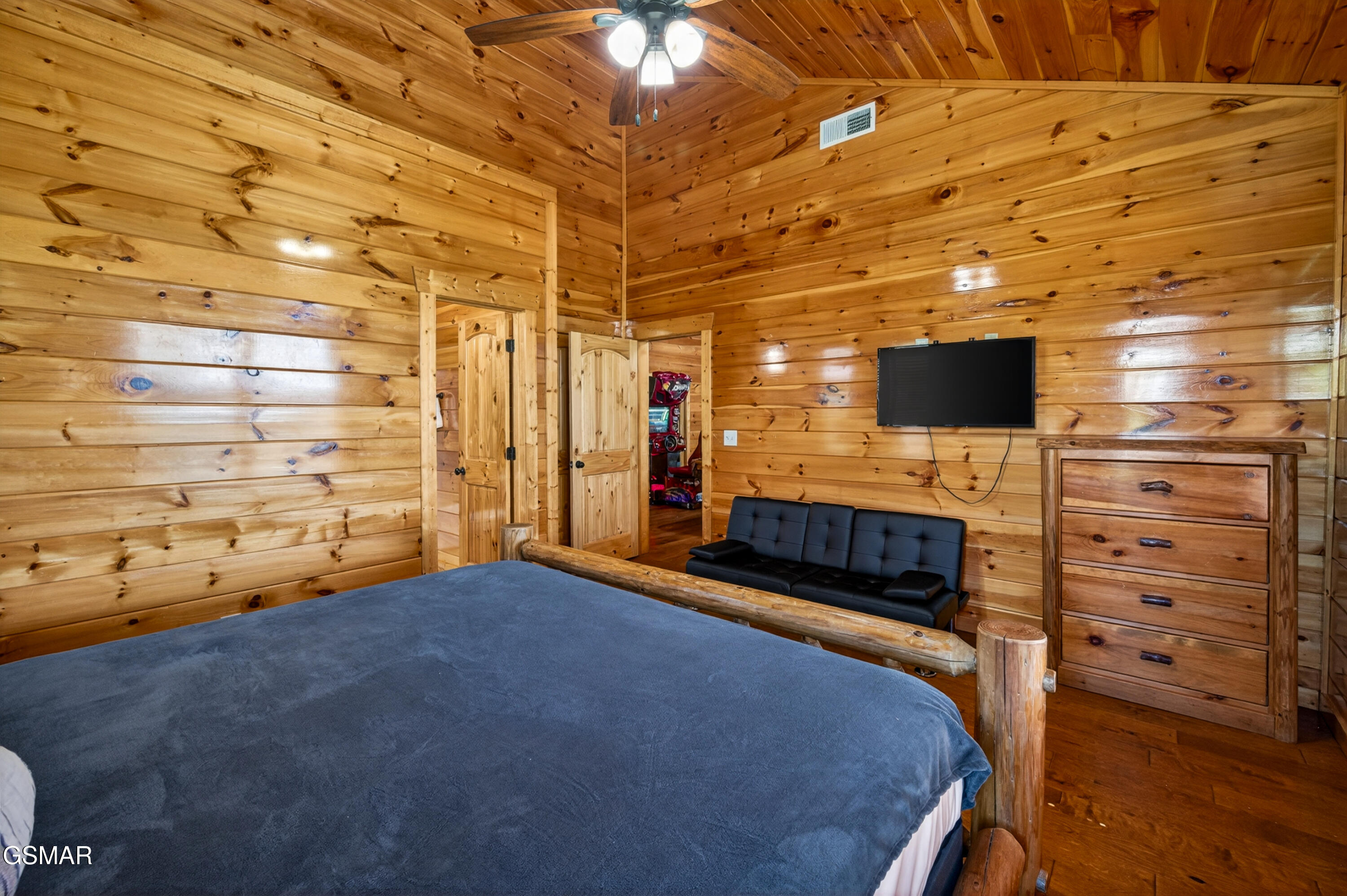1932 Thistle Thorn Trail Sevierville TN 37876