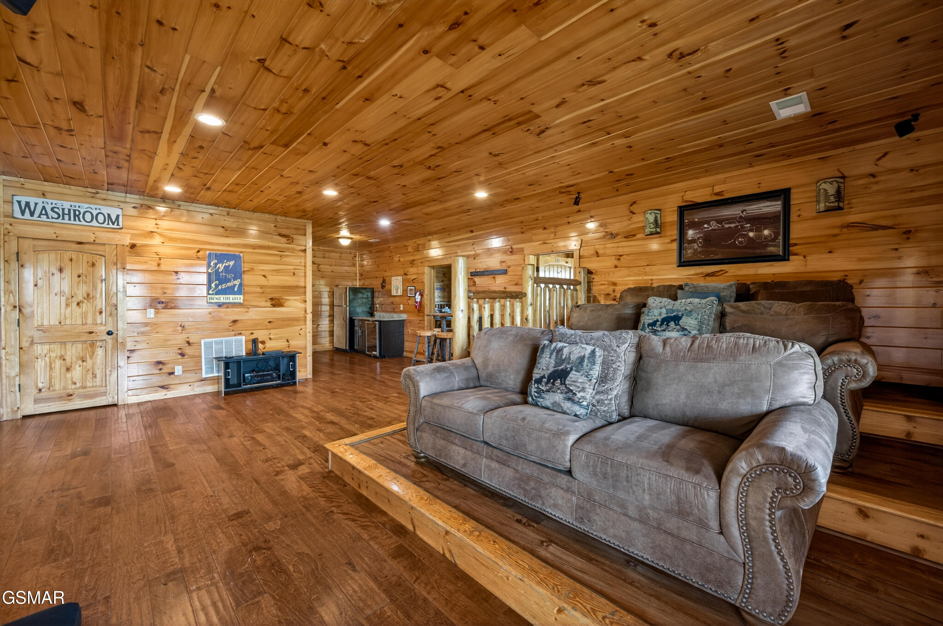 1932 Thistle Thorn Trail Sevierville TN 37876
