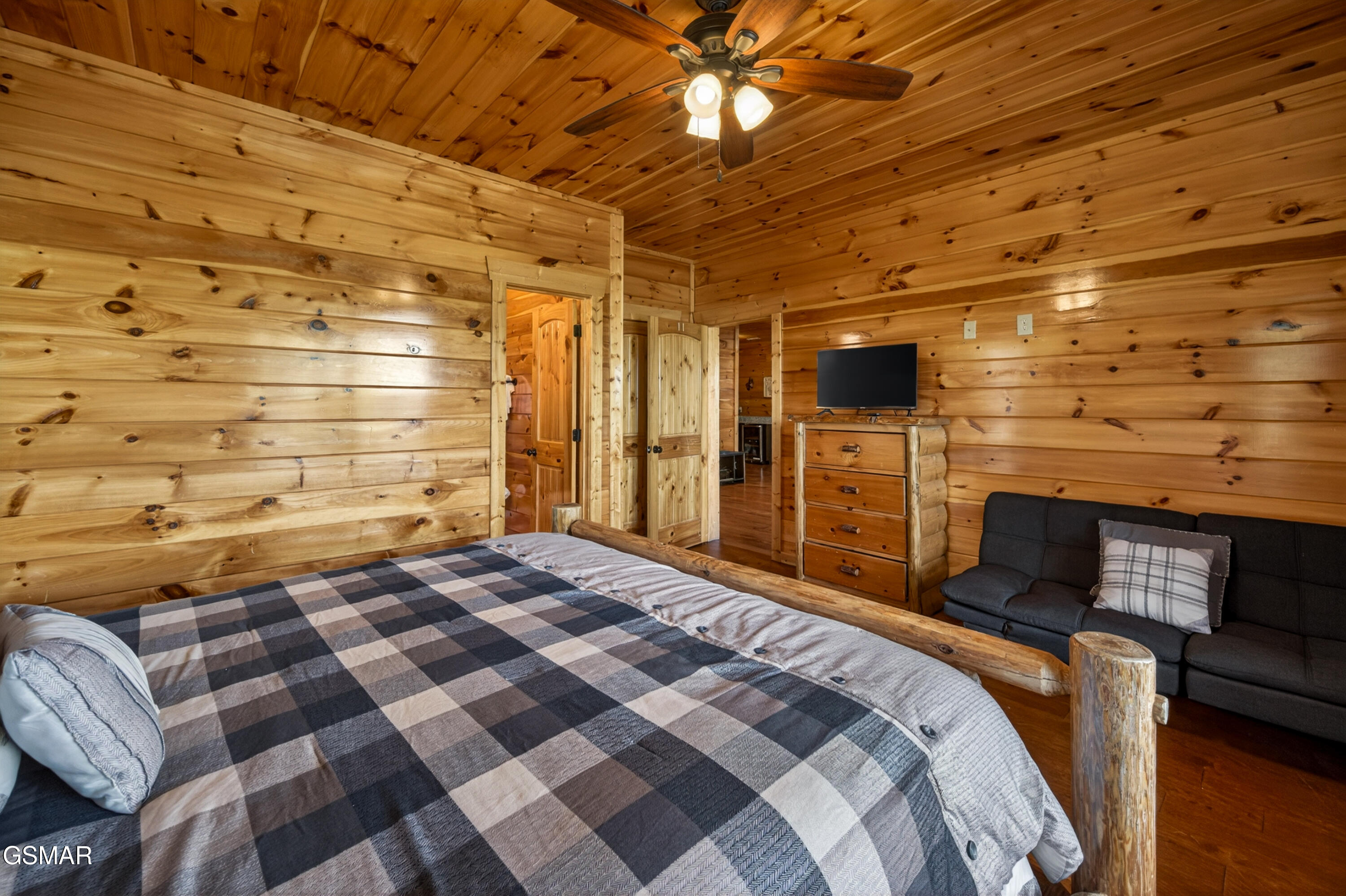 1932 Thistle Thorn Trail Sevierville TN 37876