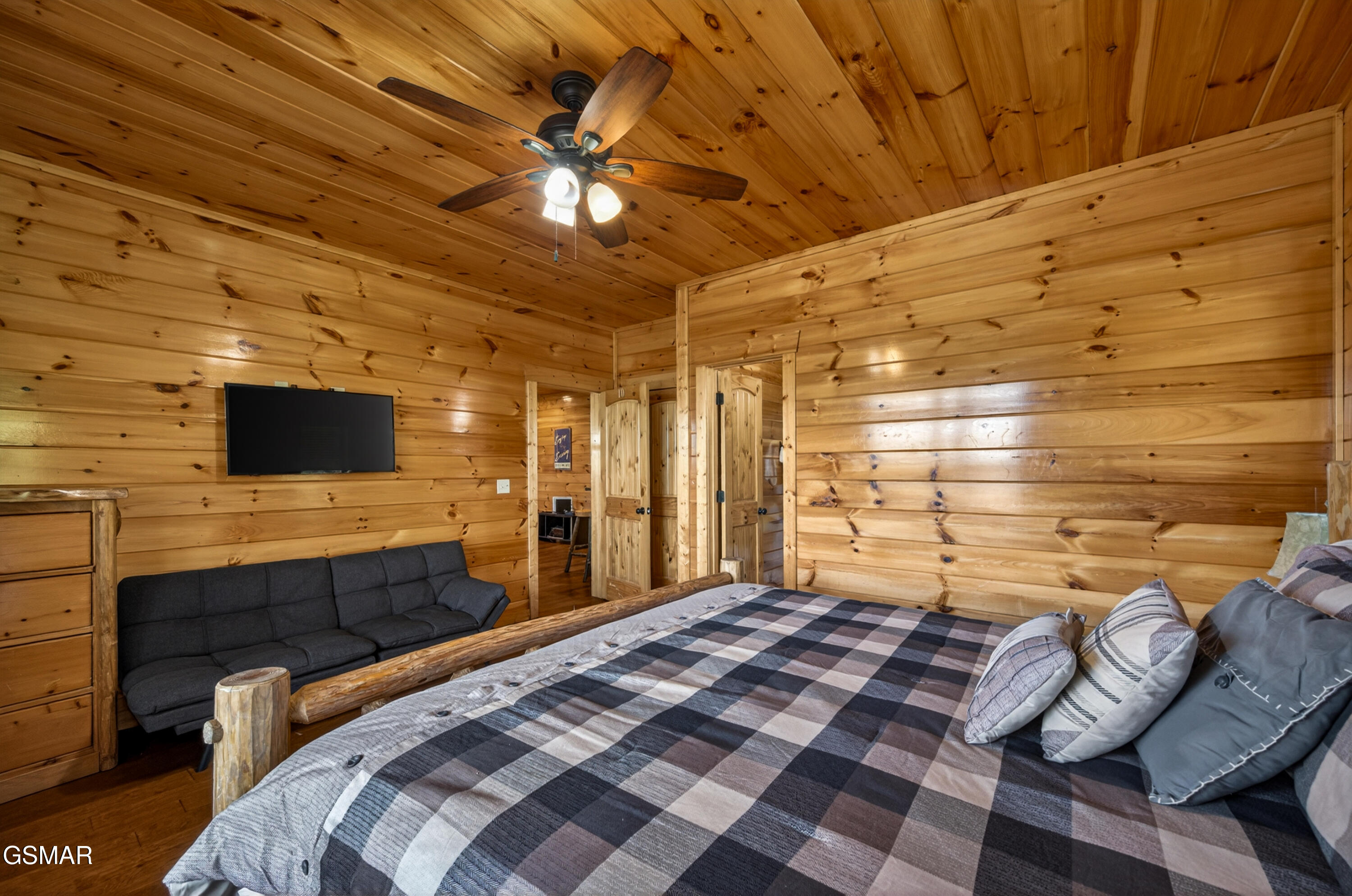 1932 Thistle Thorn Trail Sevierville TN 37876