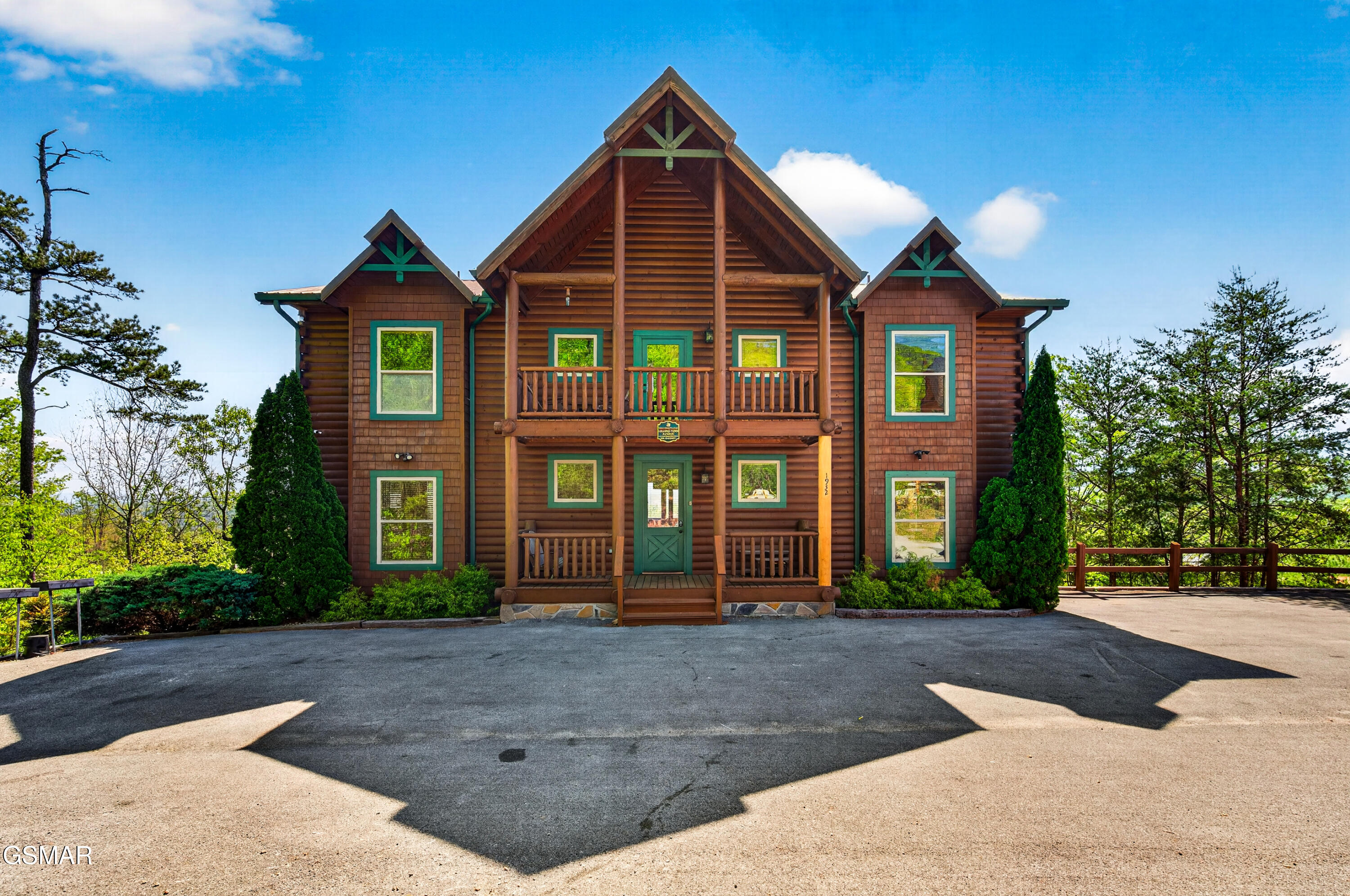 1932 Thistle Thorn Trail Sevierville TN 37876