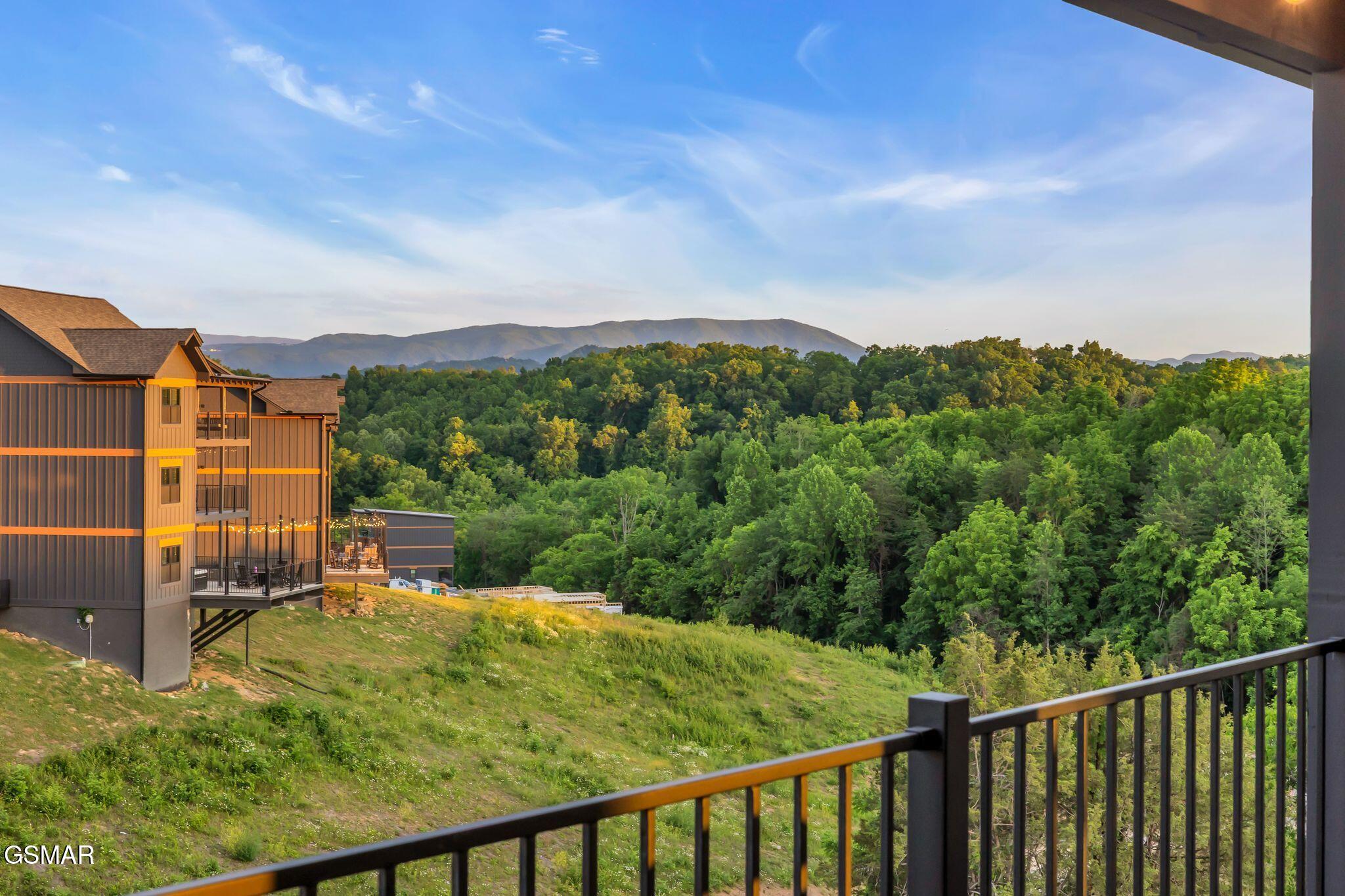 1724 Knotty Log Way Sevierville TN 37862