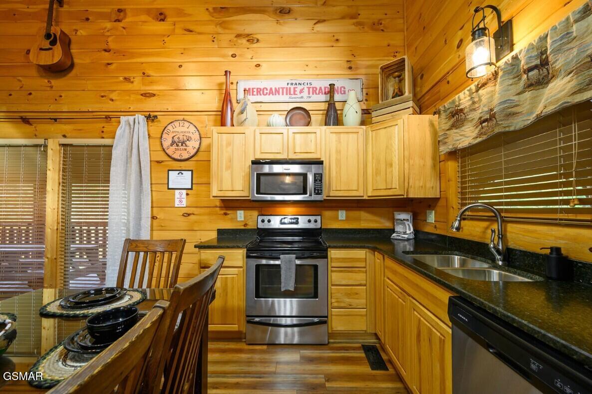 1828 Panther Path Way Sevierville TN 37876