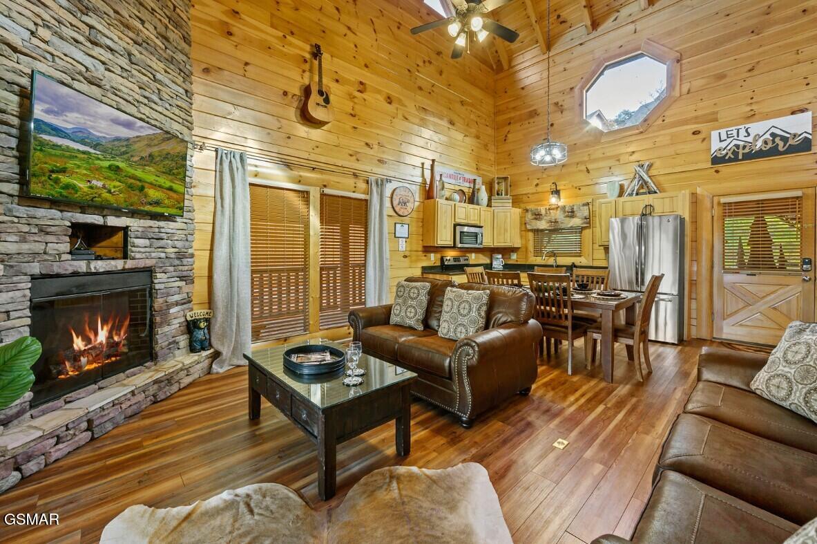 1828 Panther Path Way Sevierville TN 37876