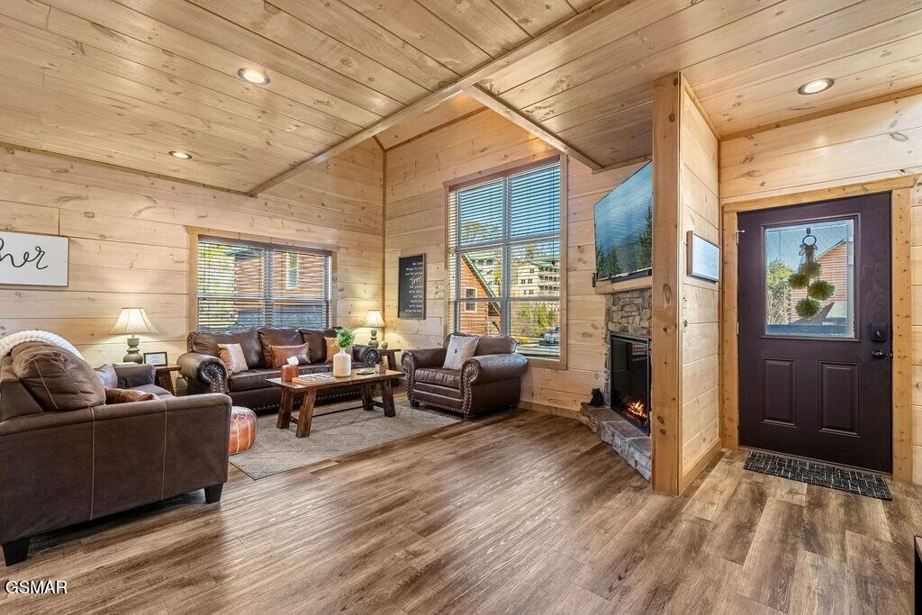 1663 Falls Way Pigeon Forge TN 37863