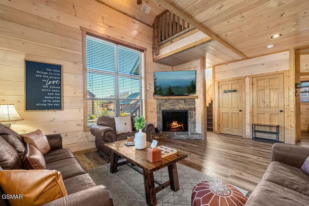 1663 Falls Way Pigeon Forge TN 37863