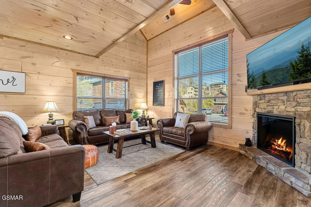 1663 Falls Way Pigeon Forge TN 37863