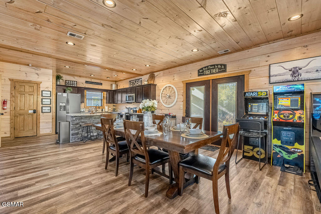 1663 Falls Way Pigeon Forge TN 37863