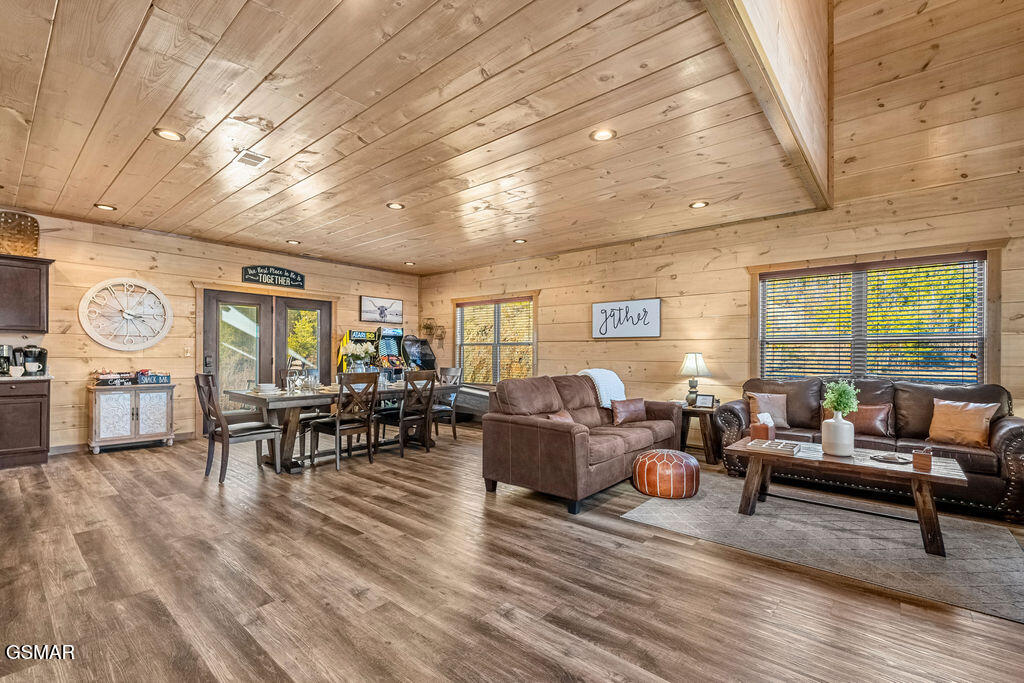 1663 Falls Way Pigeon Forge TN 37863