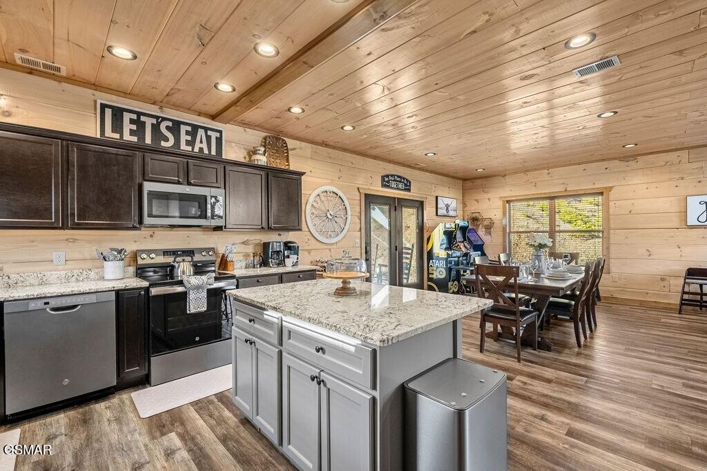 1663 Falls Way Pigeon Forge TN 37863