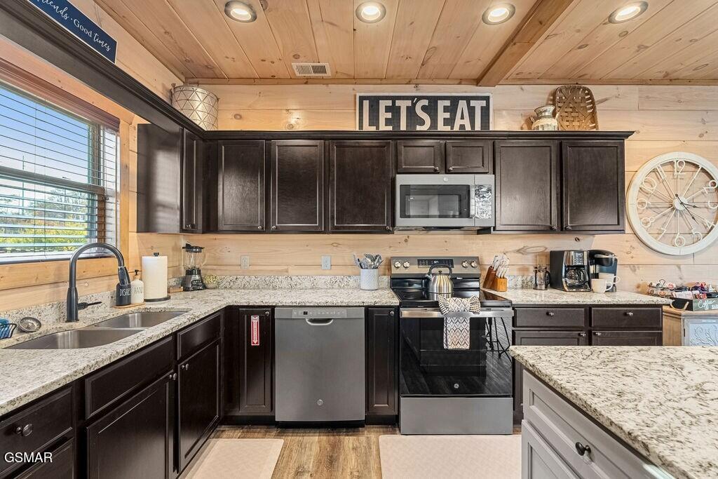 1663 Falls Way Pigeon Forge TN 37863