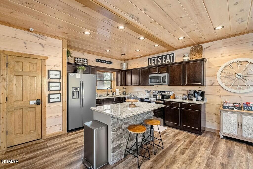 1663 Falls Way Pigeon Forge TN 37863