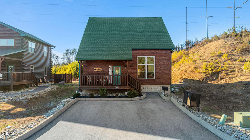 1663 Falls Way Pigeon Forge TN 37863