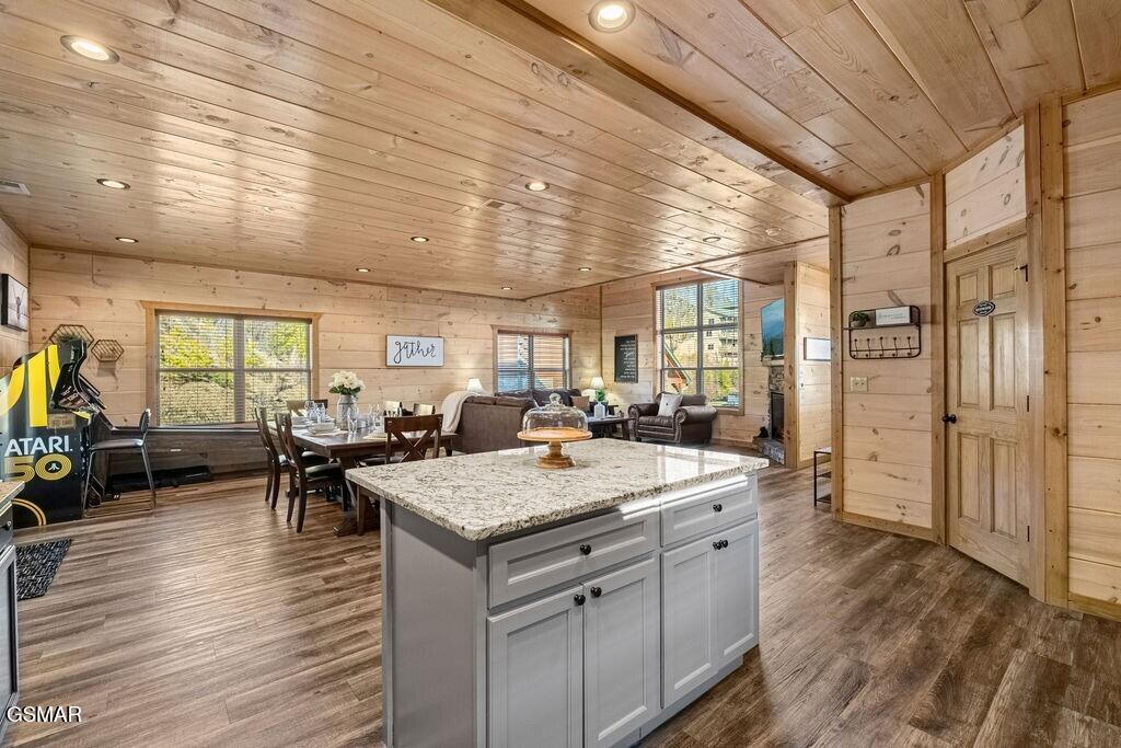 1663 Falls Way Pigeon Forge TN 37863