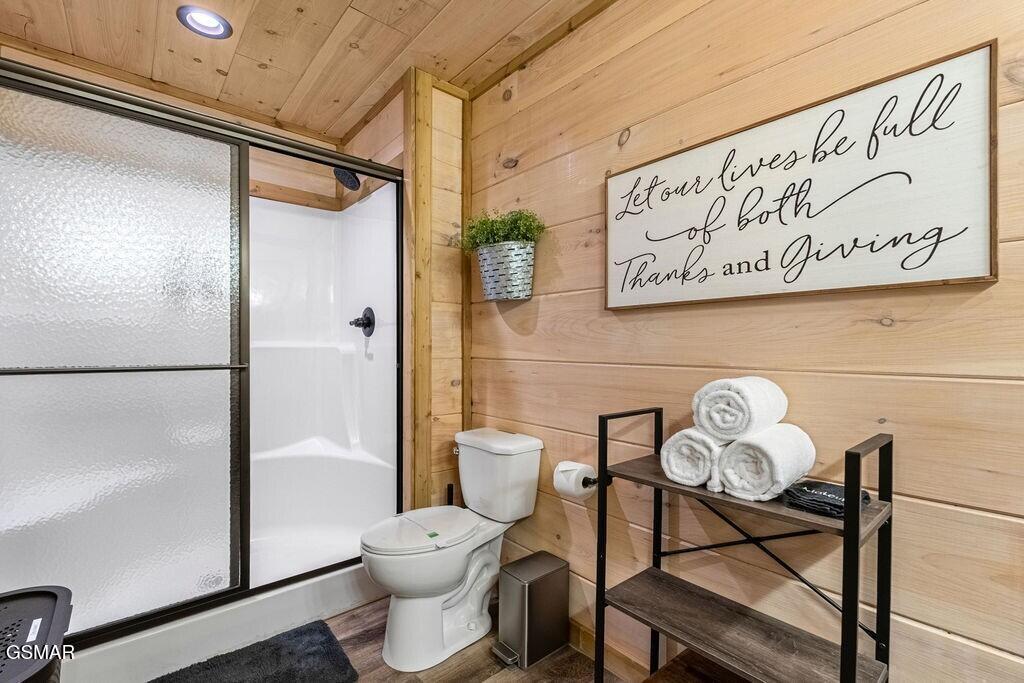 1663 Falls Way Pigeon Forge TN 37863