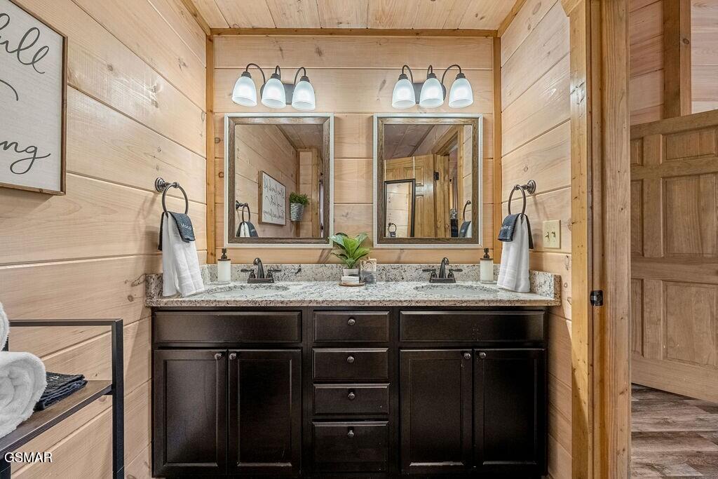 1663 Falls Way Pigeon Forge TN 37863