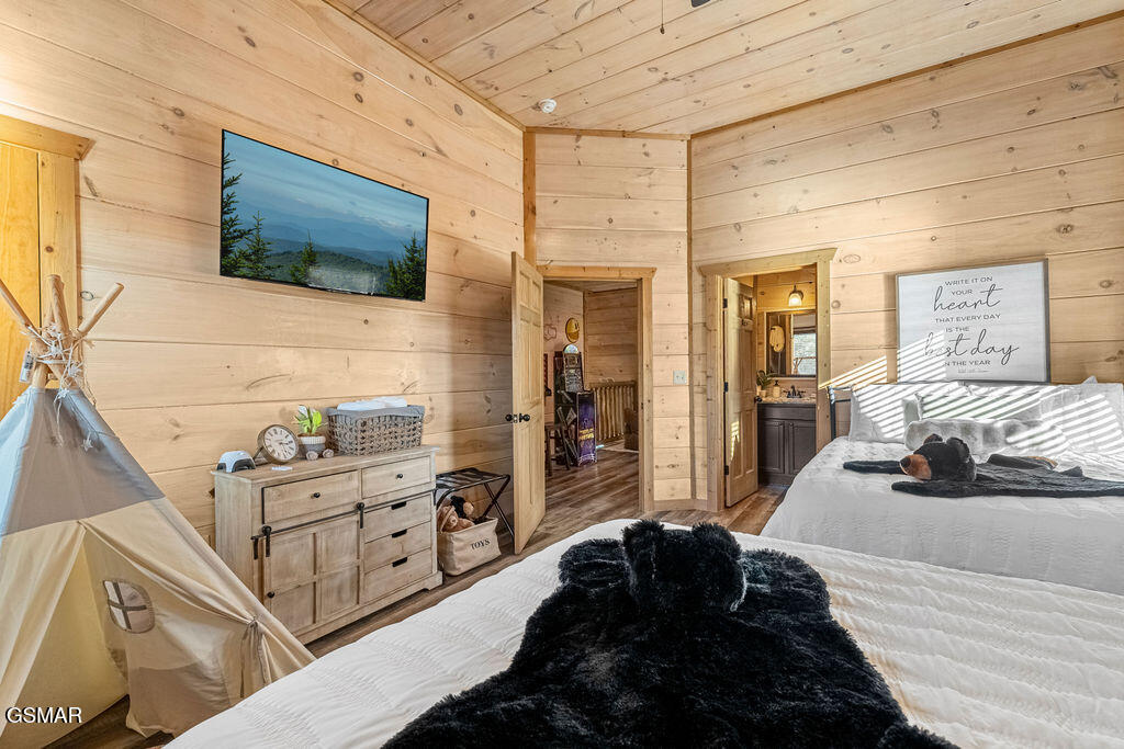 1663 Falls Way Pigeon Forge TN 37863