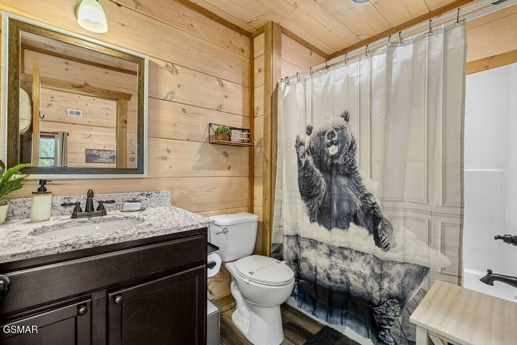 1663 Falls Way Pigeon Forge TN 37863