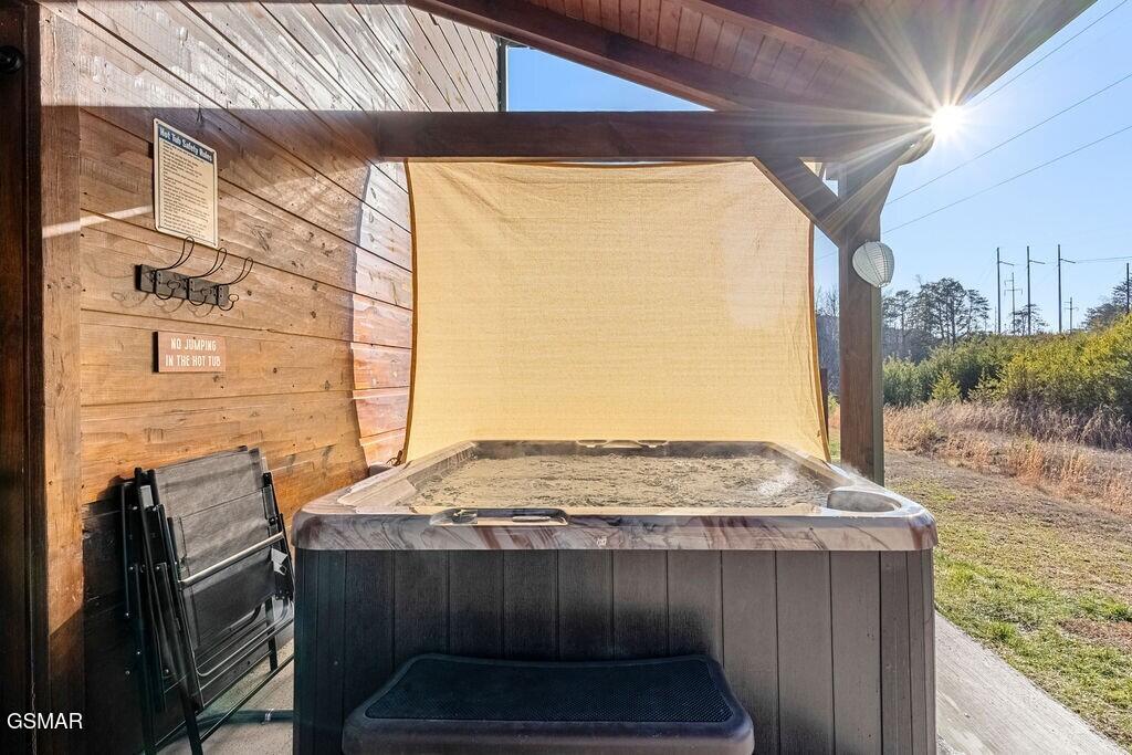 1663 Falls Way Pigeon Forge TN 37863