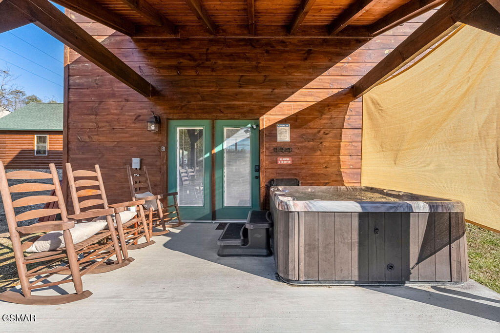 1663 Falls Way Pigeon Forge TN 37863