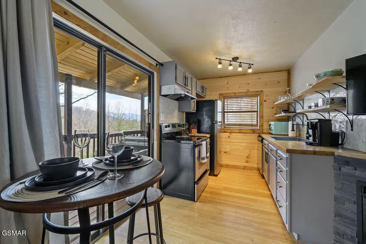 1712 Silver Poplar Lane Sevierville TN 37876