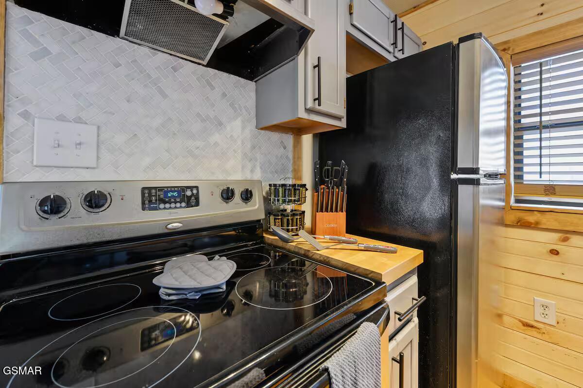 1712 Silver Poplar Lane Sevierville TN 37876