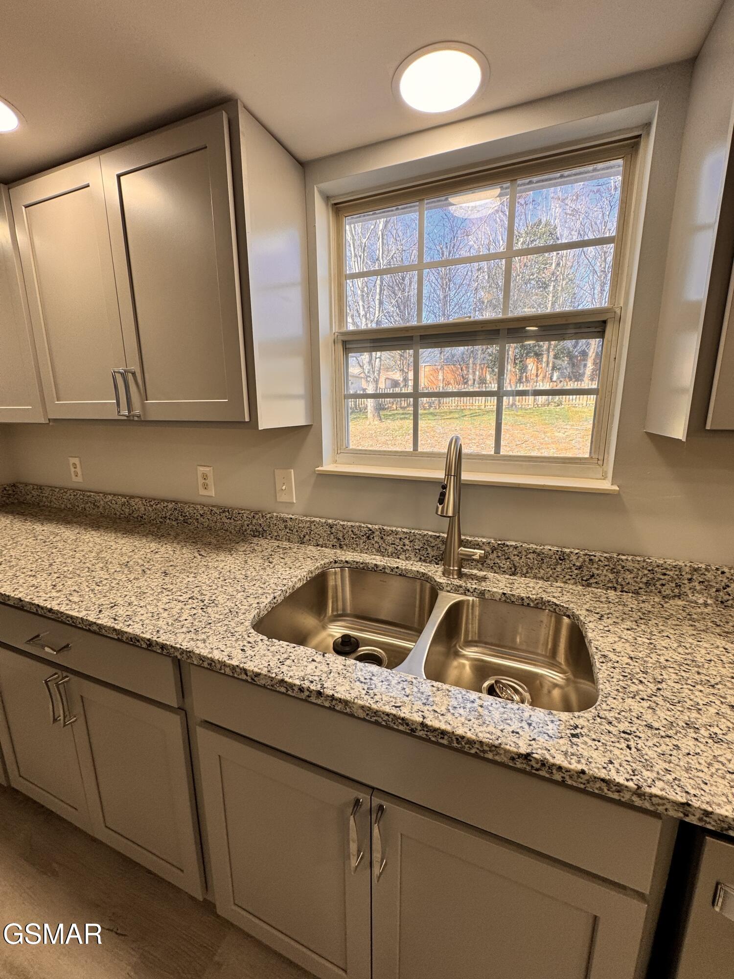 913 Columbine Lea Sevierville TN 37862