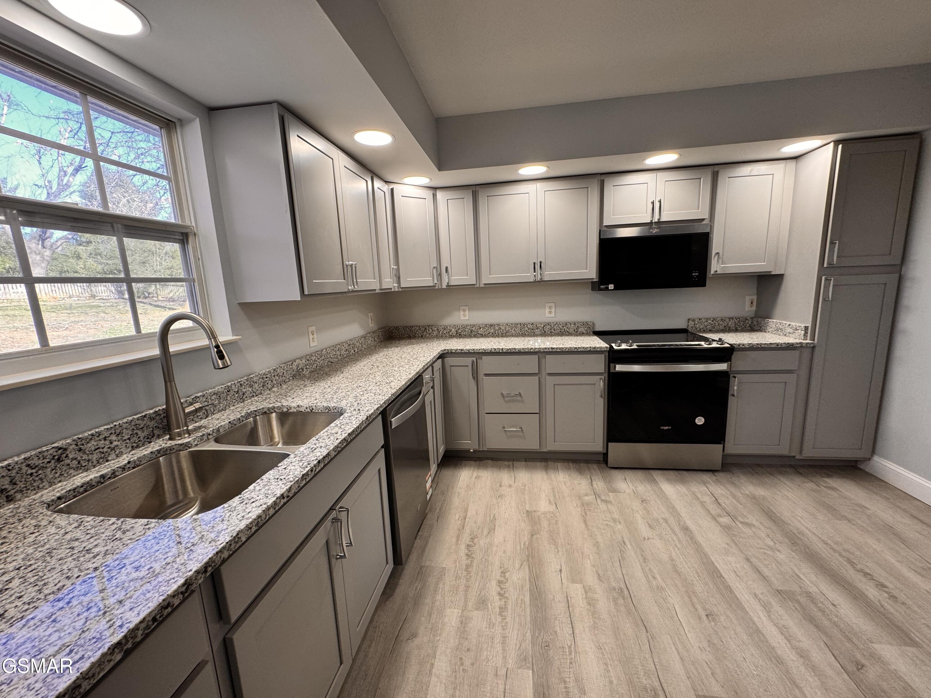 913 Columbine Lea Sevierville TN 37862