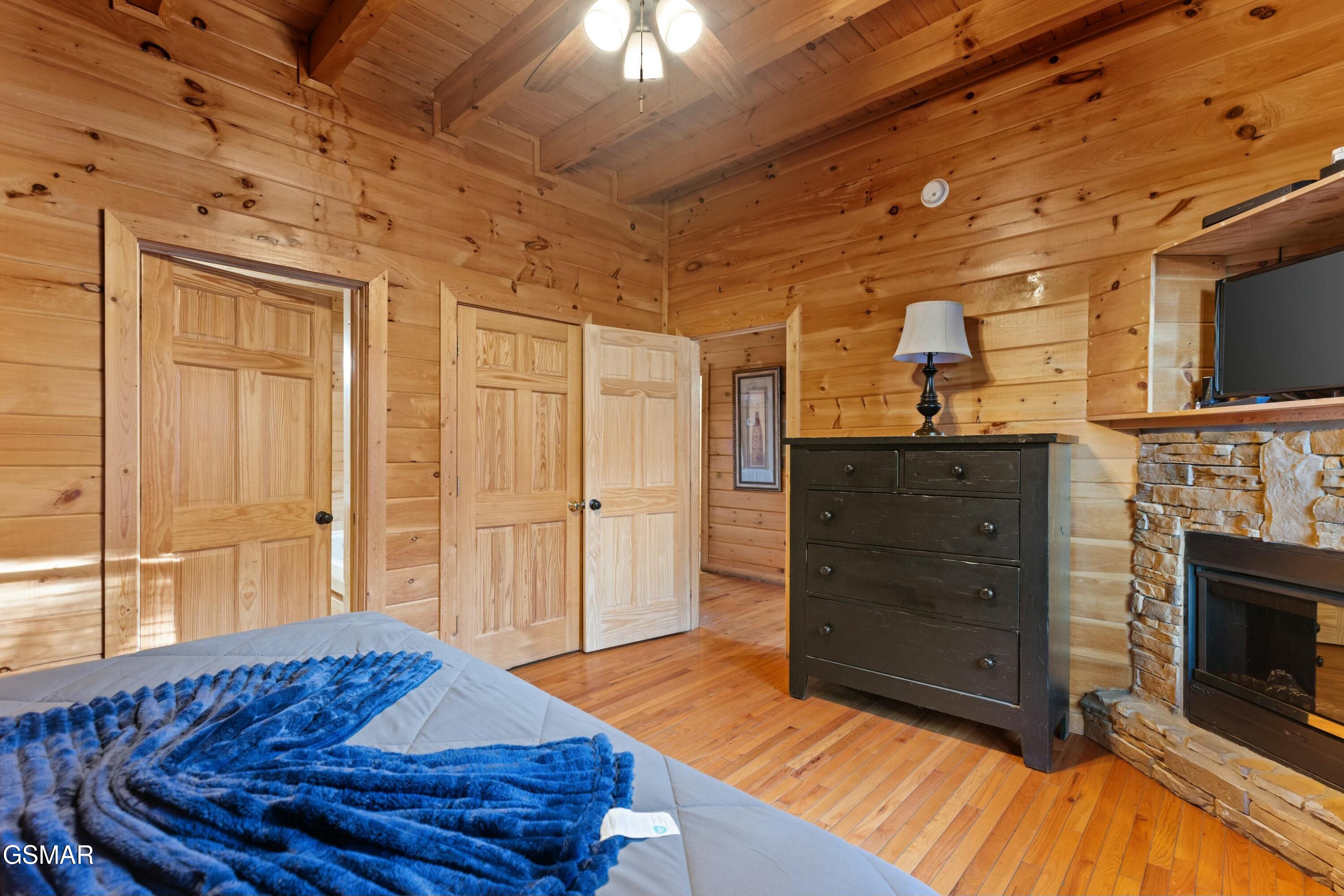 950 Black Bear Cub Way Sevierville TN 37862