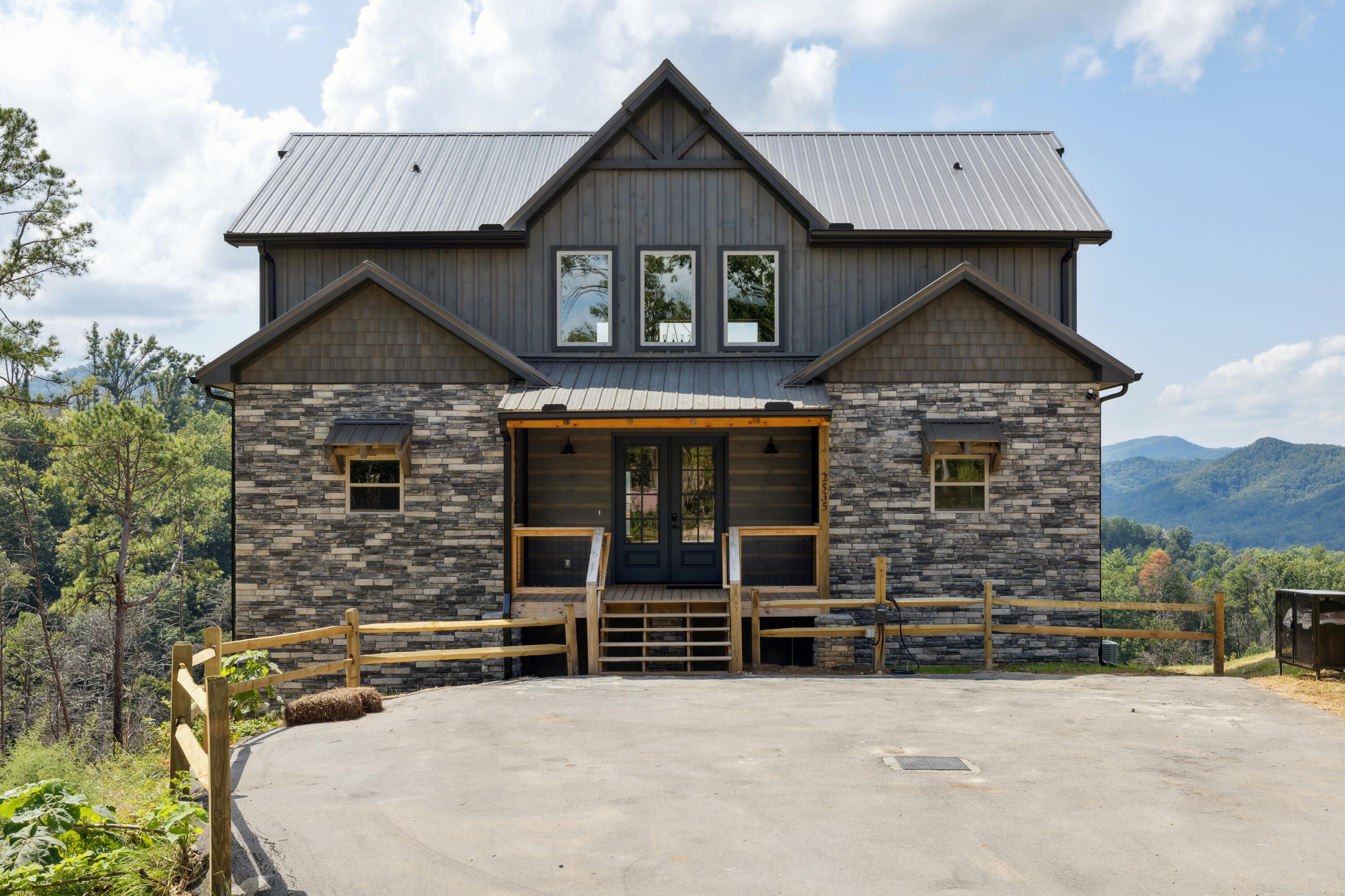 2535 Mountain Holly Way Sevierville TN 37862