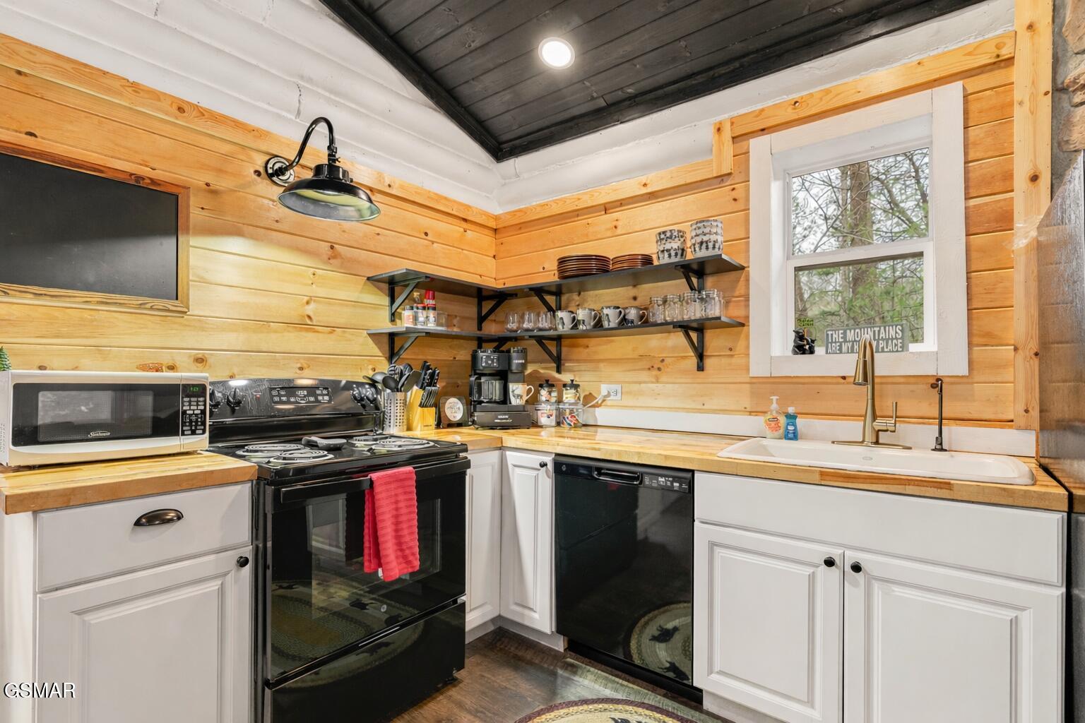 1065 Shell Mountain Road Sevierville TN 37876