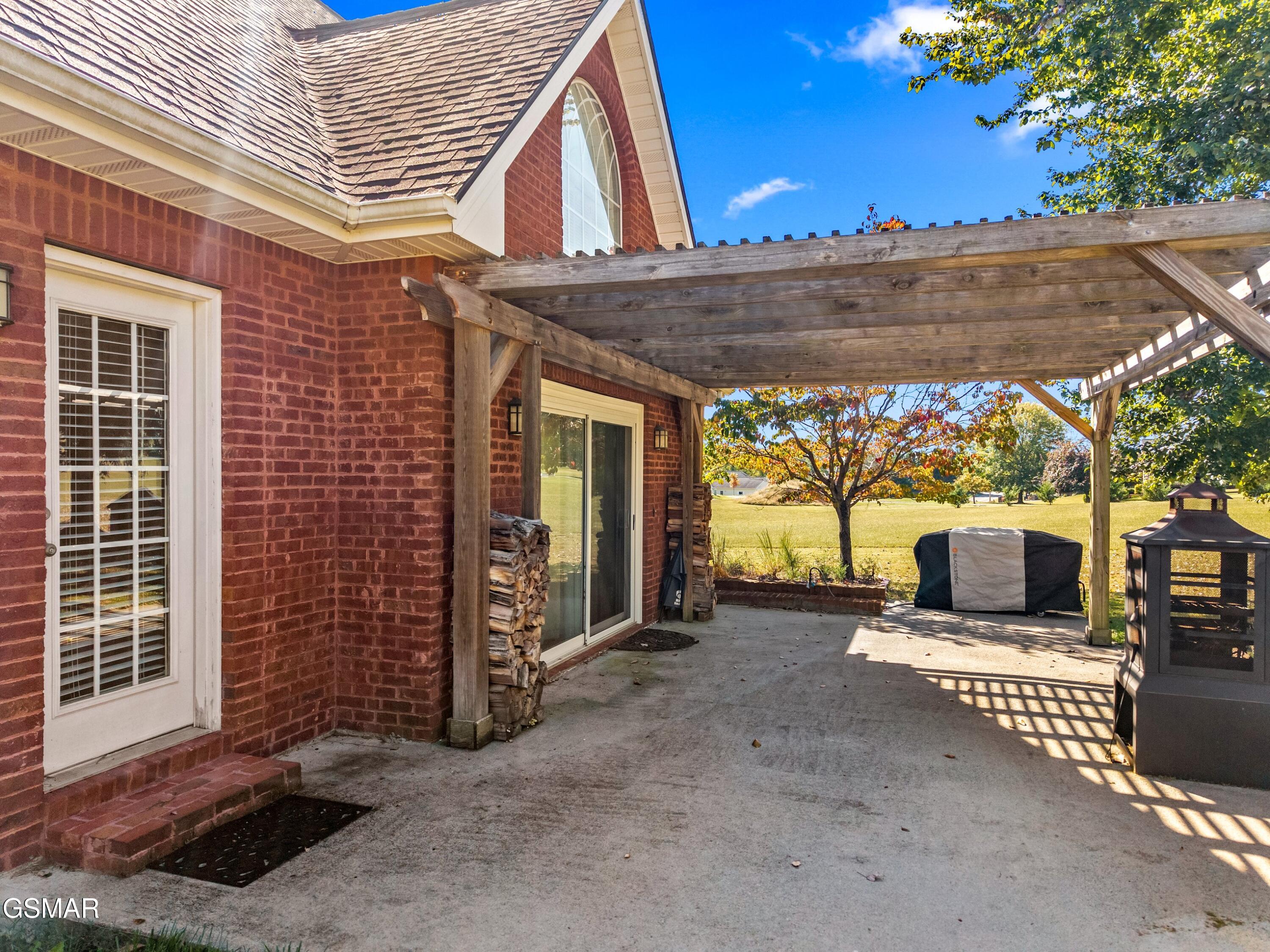 321 Back 9 Drive White Pine TN 37890
