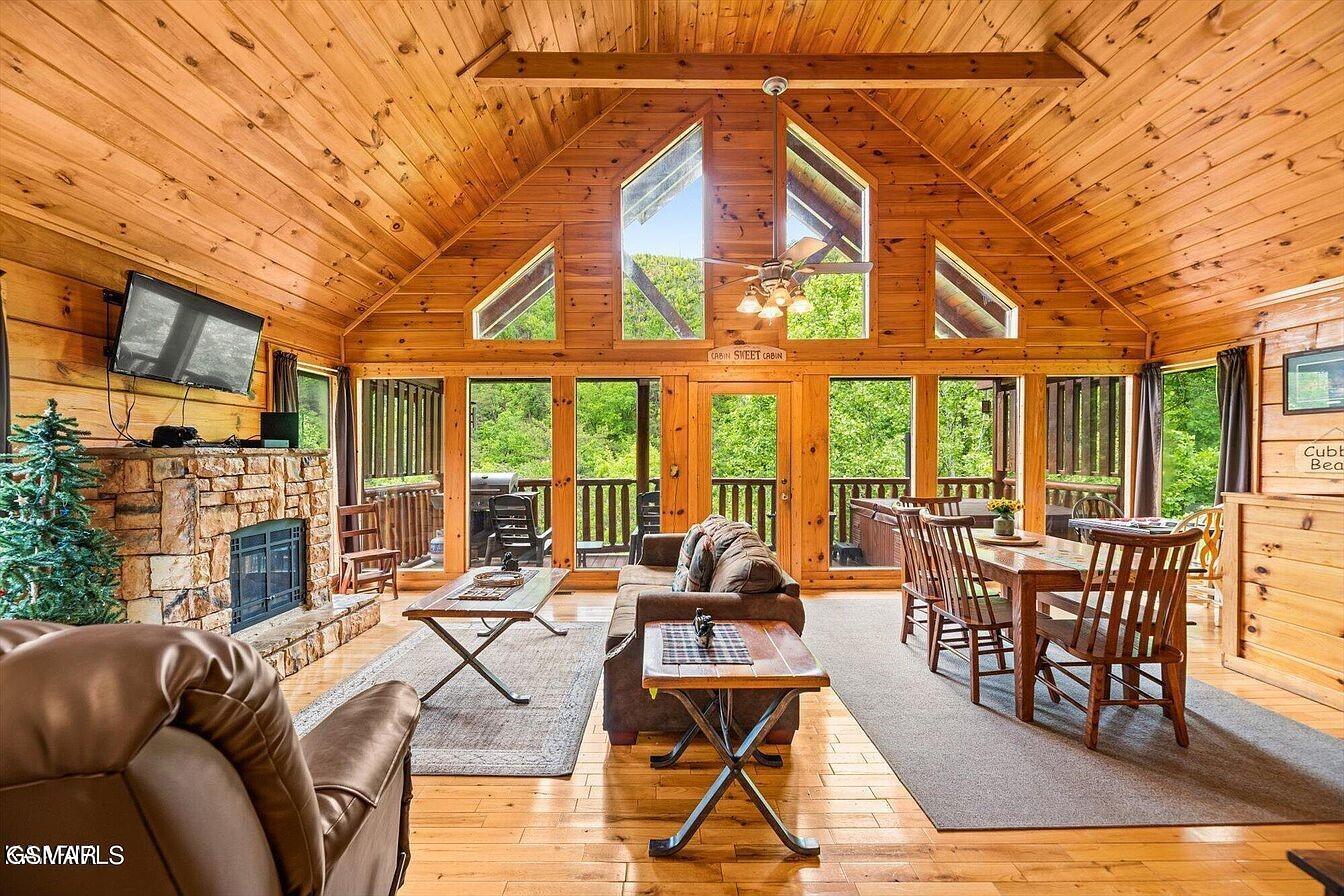 830 Black Bear Cub Way Sevierville TN 37862