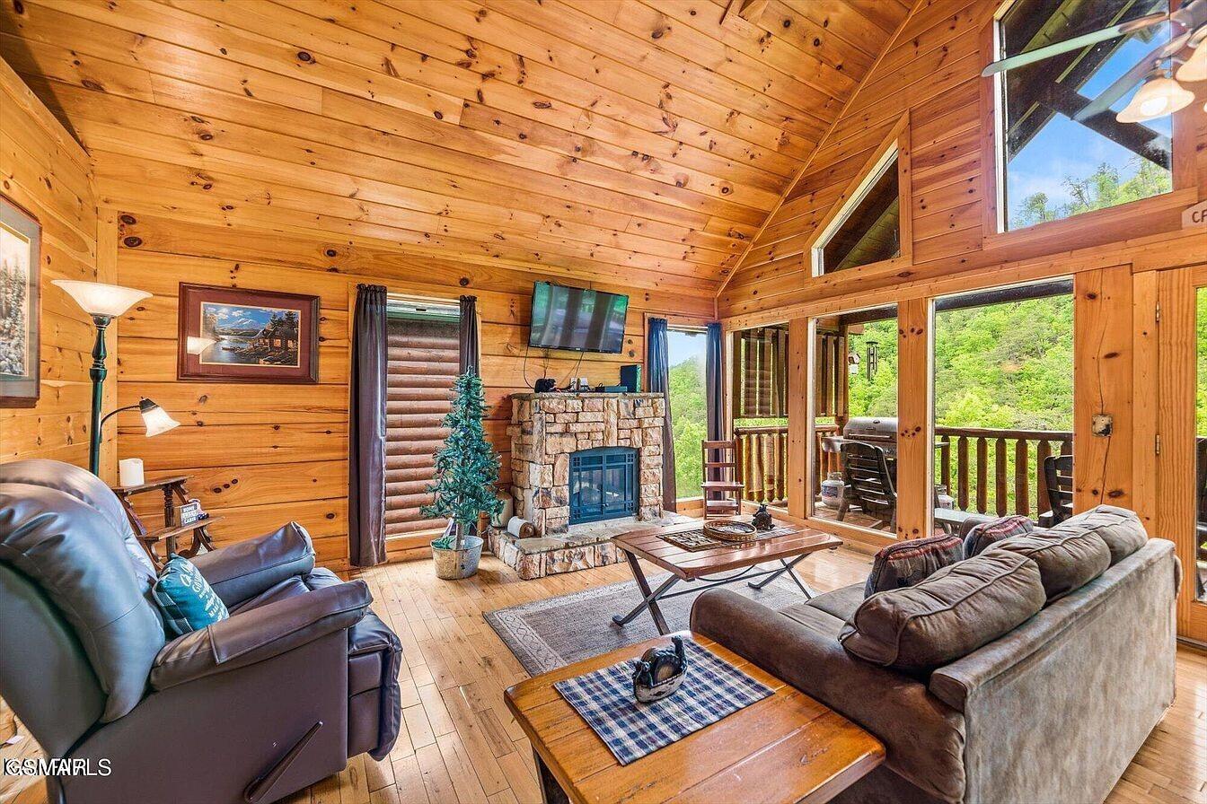 830 Black Bear Cub Way Sevierville TN 37862