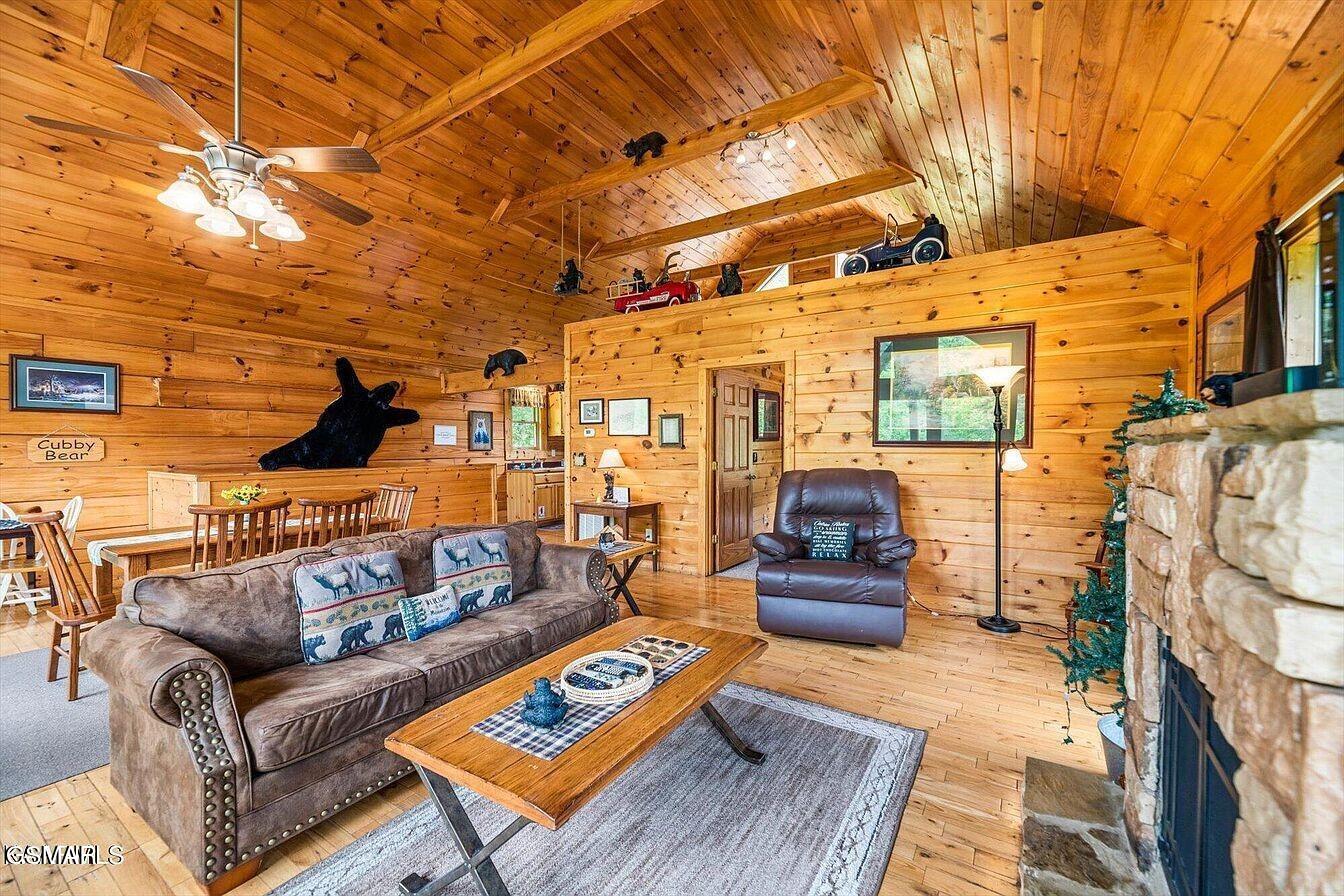 830 Black Bear Cub Way Sevierville TN 37862
