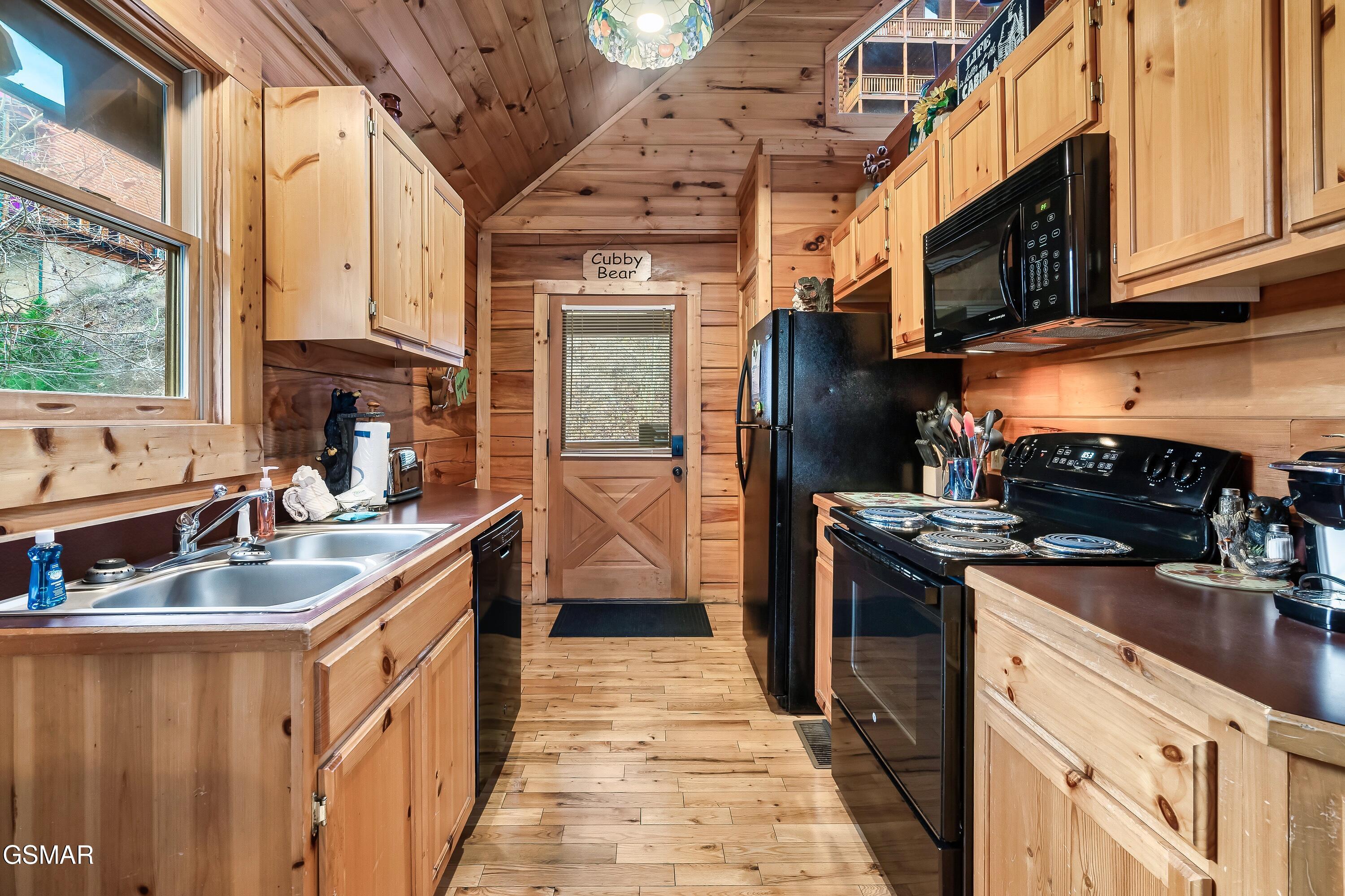 830 Black Bear Cub Way Sevierville TN 37862