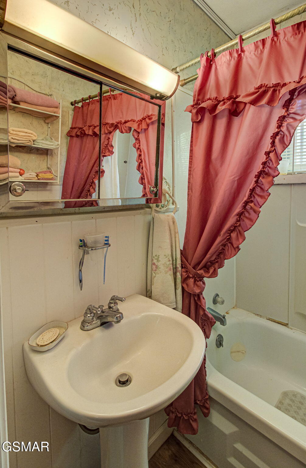 1909 Cheyene Trail Dandridge TN 37725